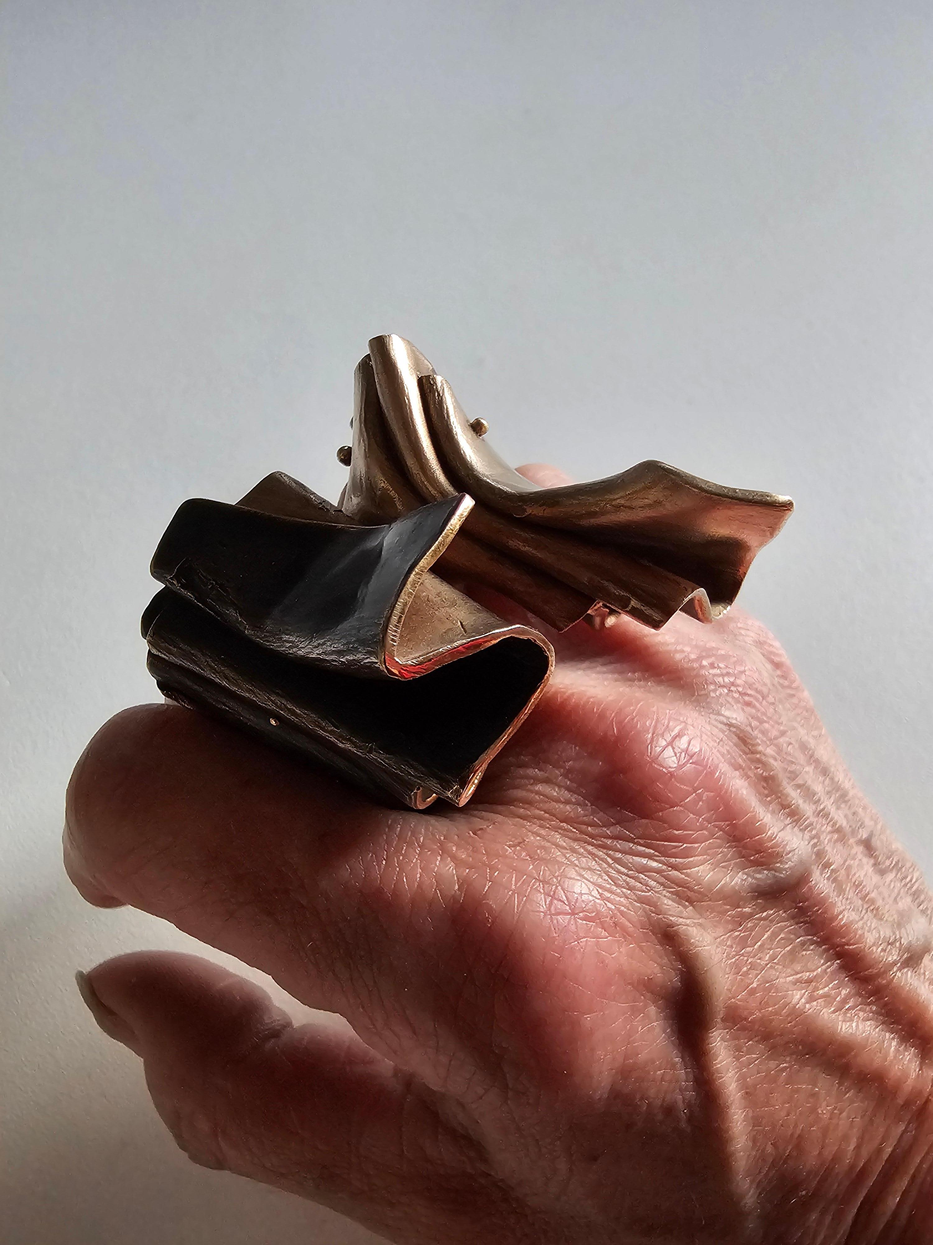 Alina Alamorean Little Pleats Sculptural Contemporary Ring Black Gold Bronze For Sale 9