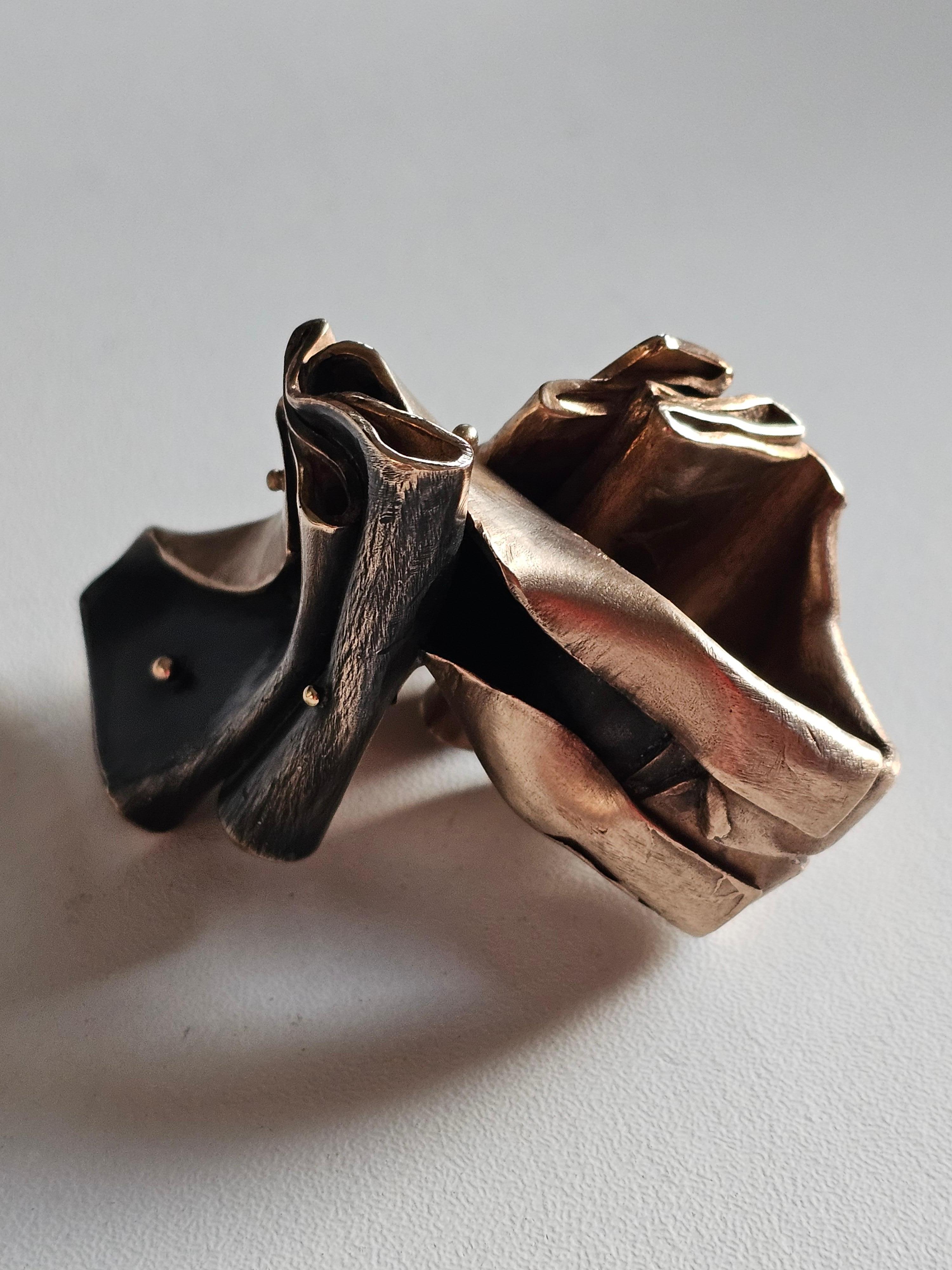 Alina Alamorean Little Pleats Sculptural Contemporary Ring Black Gold Bronze For Sale 4