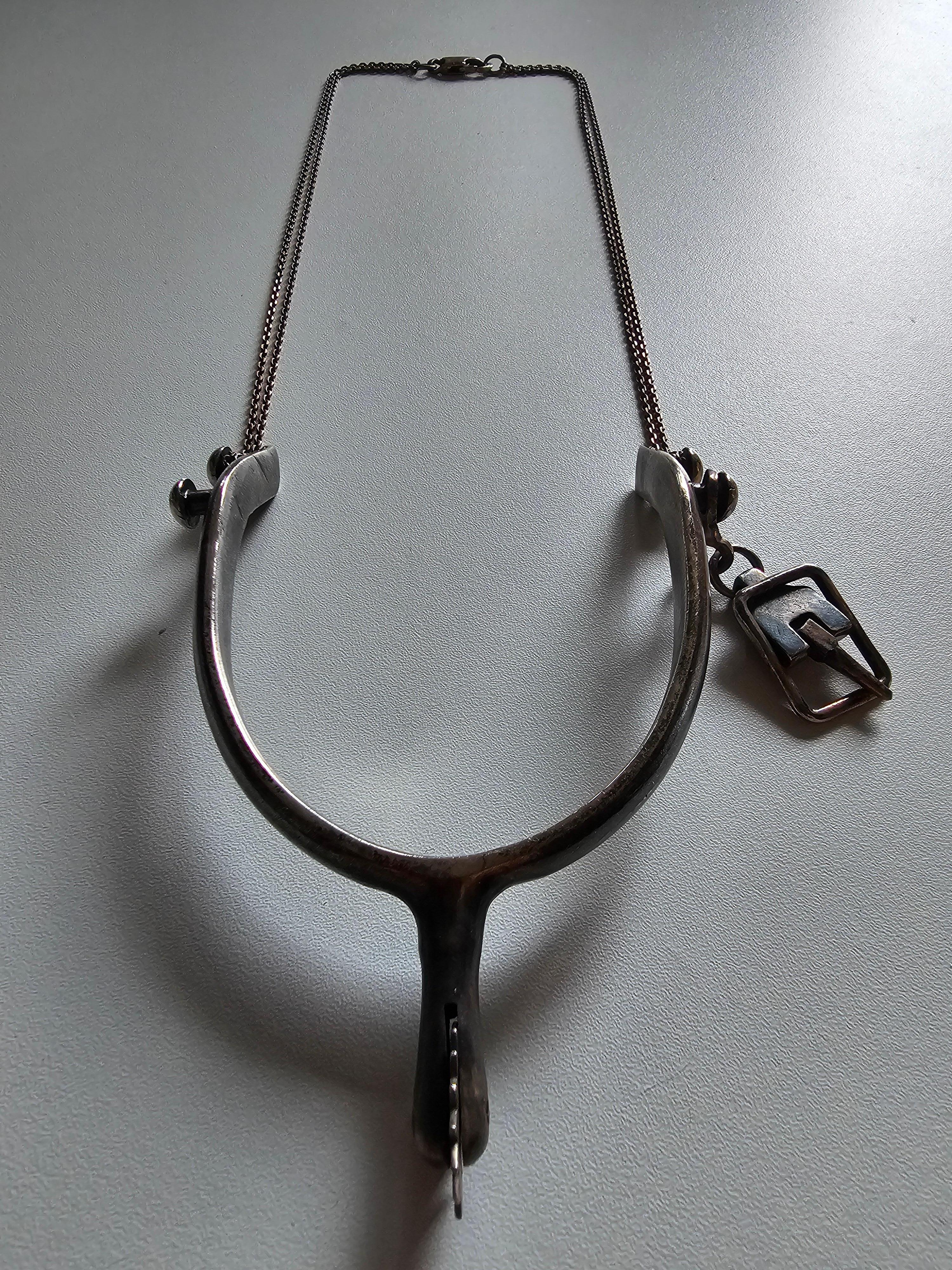 Collana Alina Alamorean Love Spur XIX secolo in argento nero in vendita 3