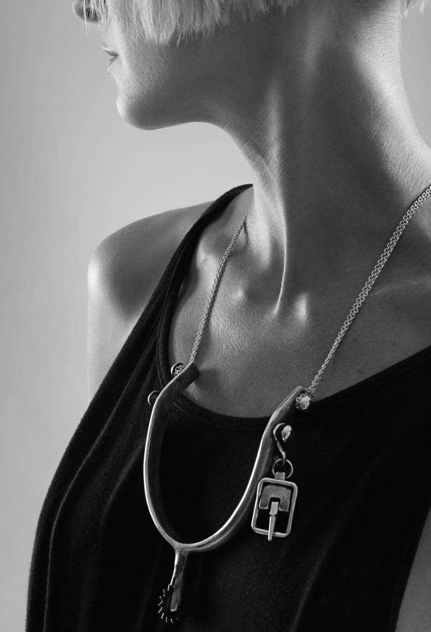 Collana Alina Alamorean Love Spur XIX secolo in argento nero in vendita 12