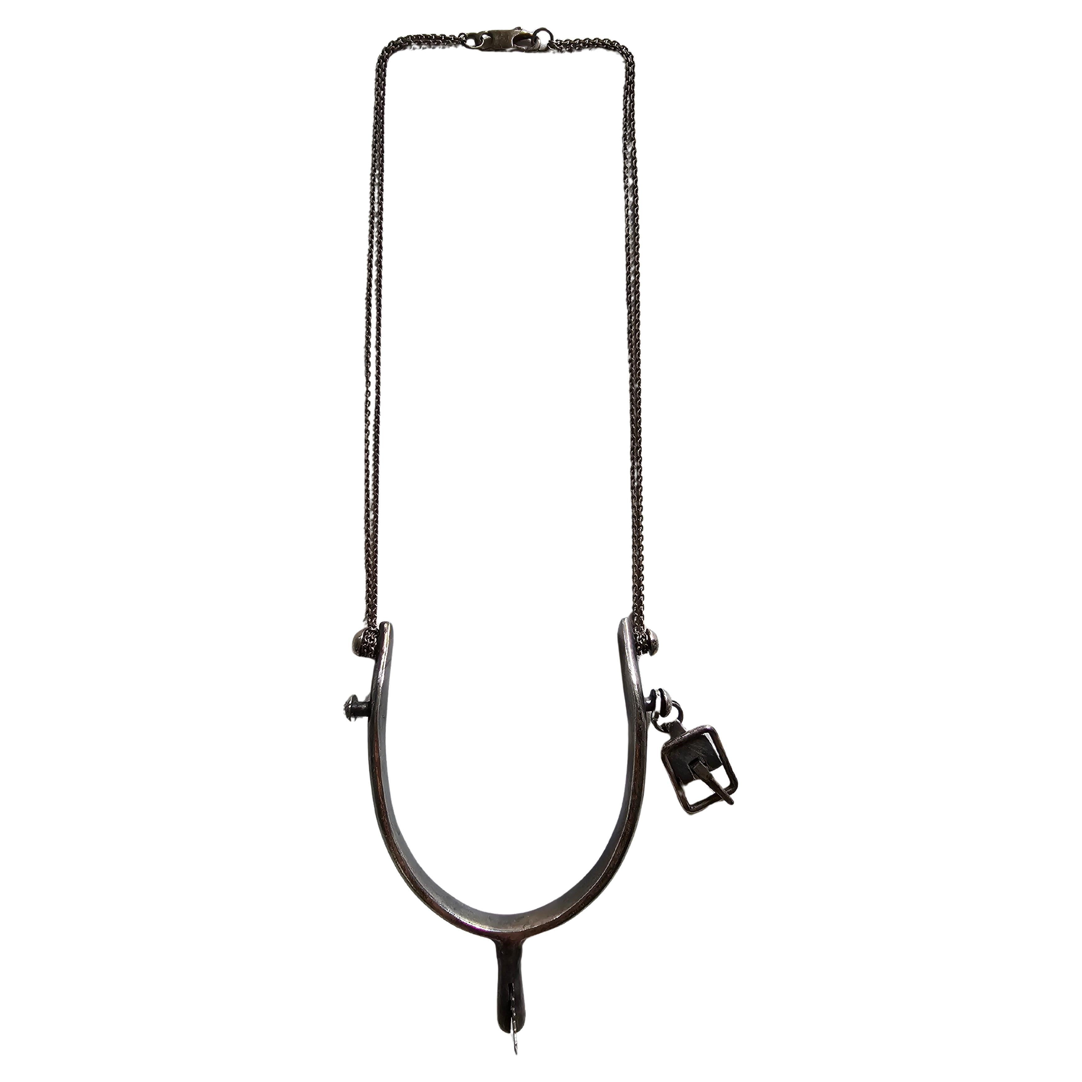 Collana Alina Alamorean Love Spur XIX secolo in argento nero