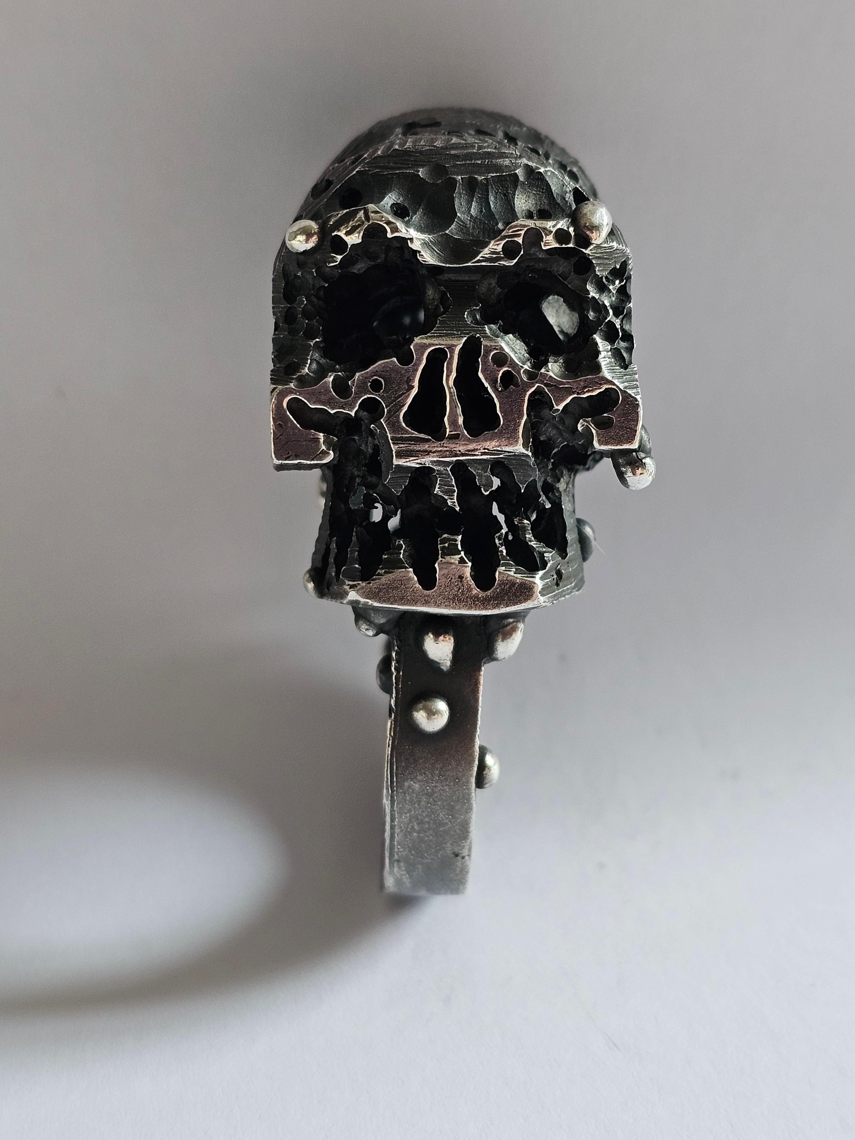 Alina Alamorean Skull Sculpted Contemporary Statement Ring Black Silver In New Condition For Sale In Fresnes, IDF