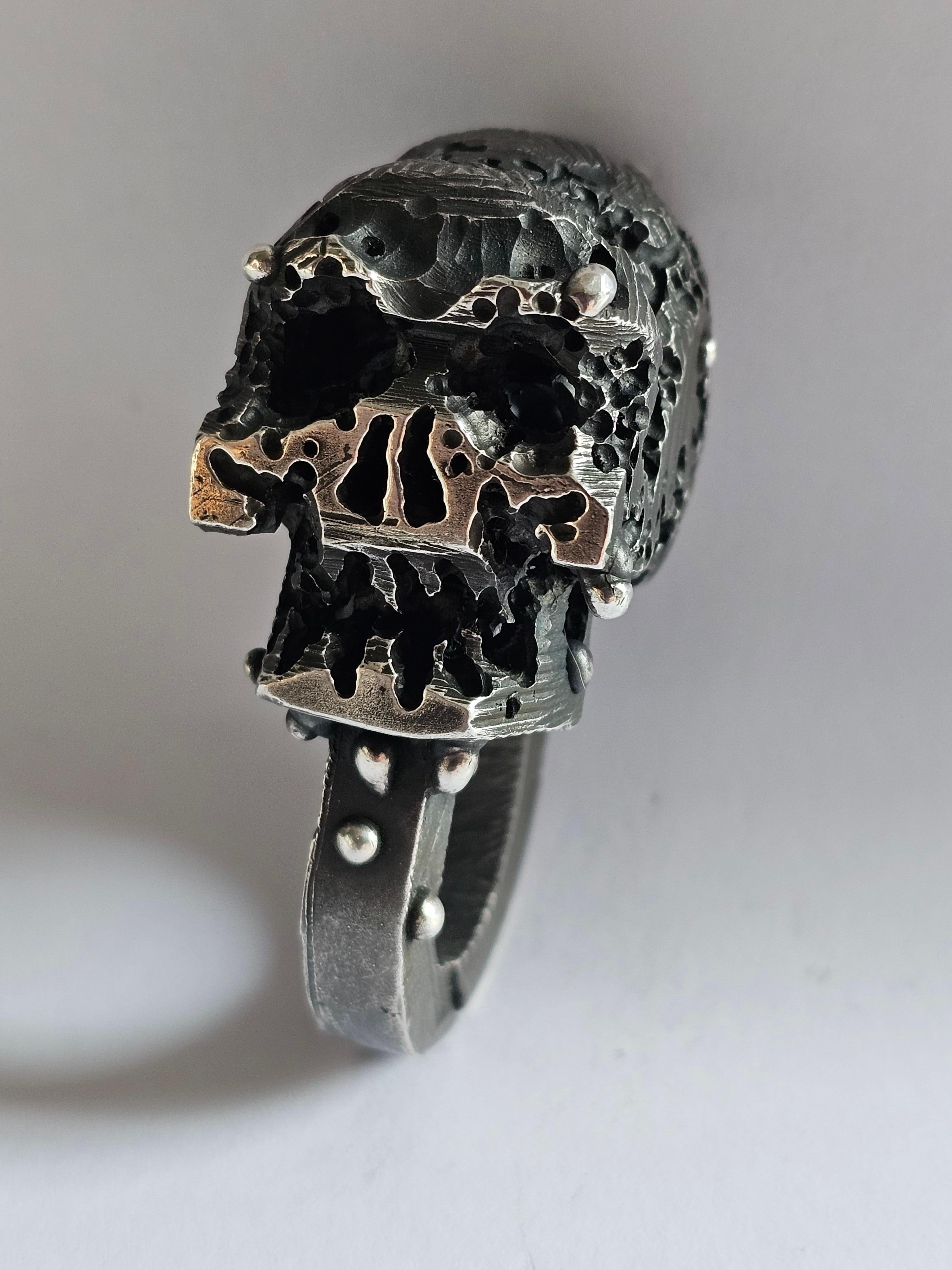 Women's or Men's Alina Alamorean Skull Sculpted Contemporary Statement Ring Black Silver For Sale