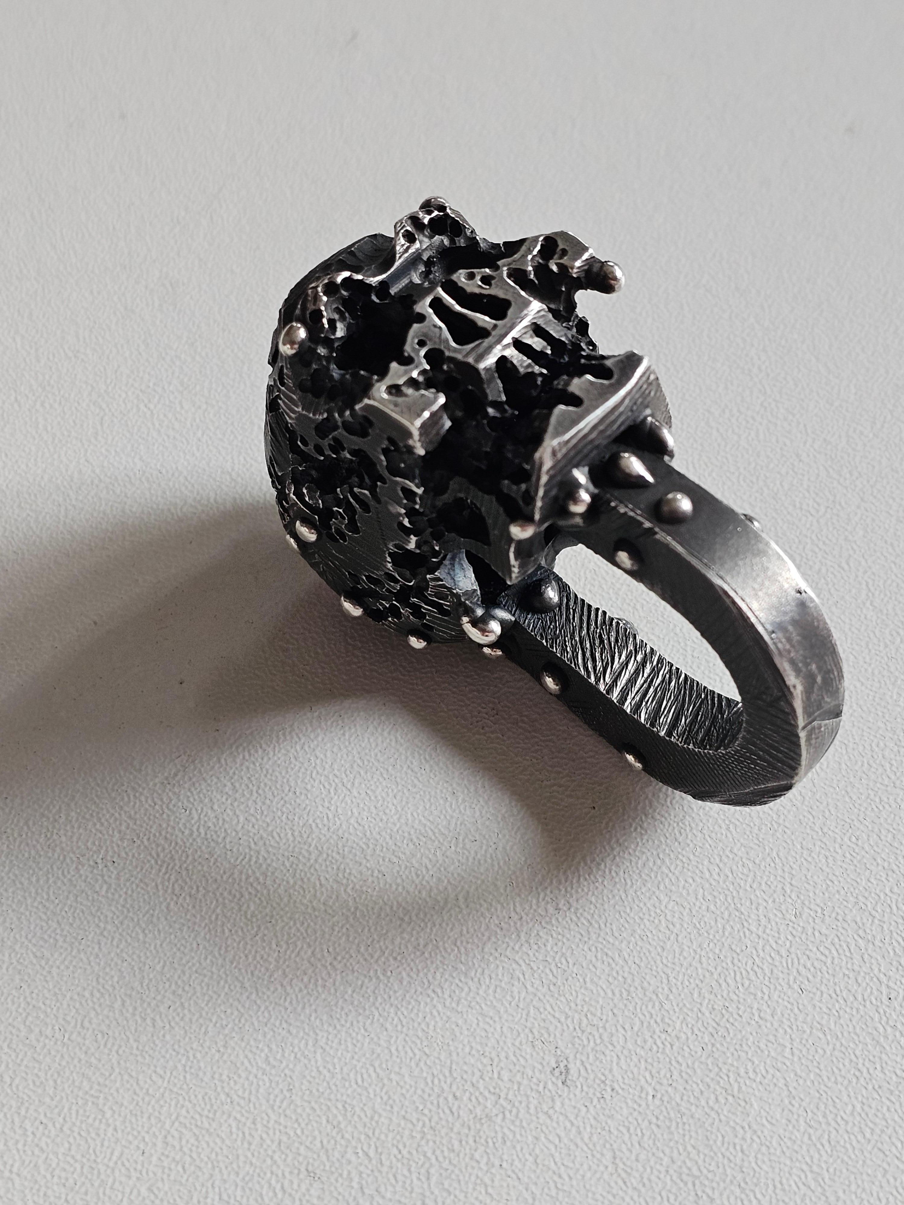 Alina Alamorean Skull Sculpted Contemporary Statement Ring Black Silver For Sale 1