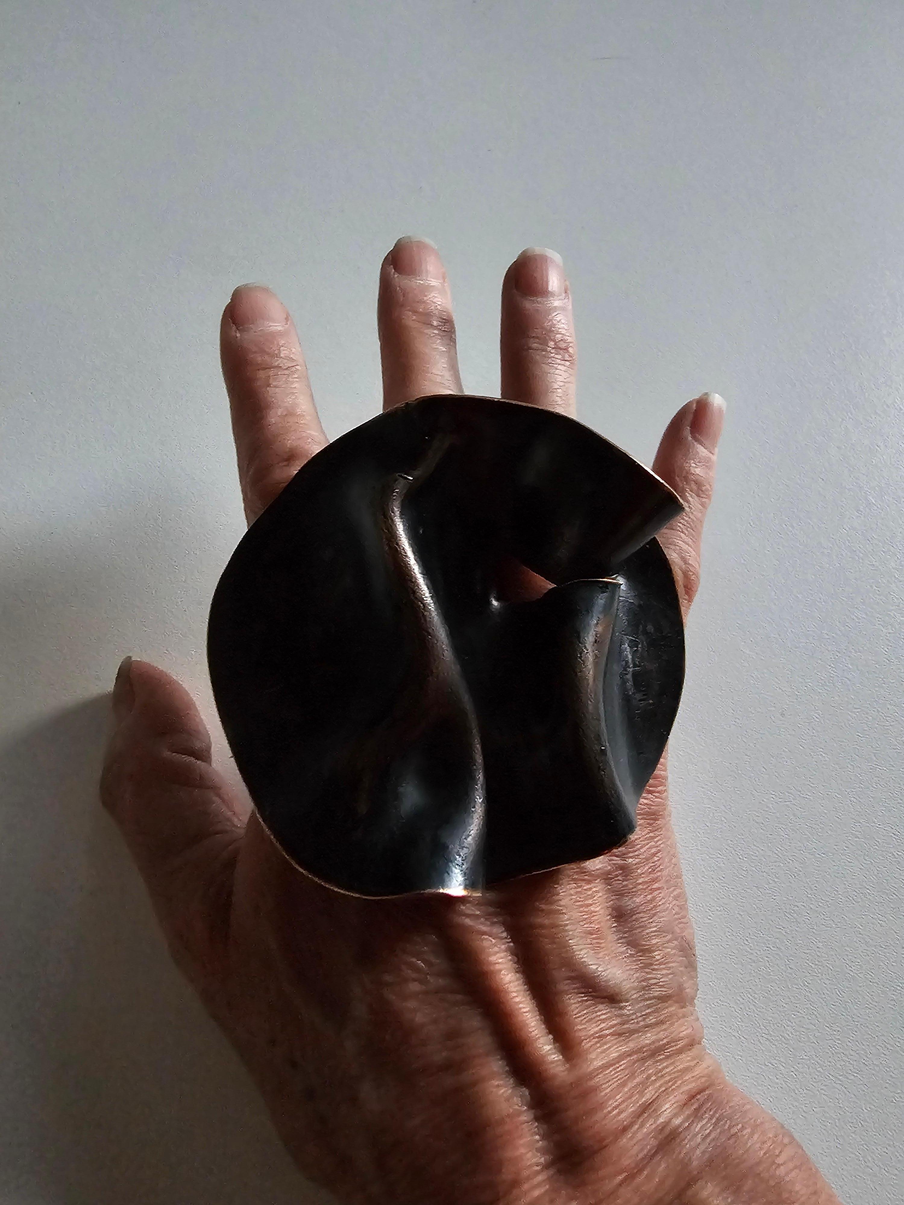 Alina Alamorean Veins of Love Sculptural Contemporary Ring Black Bronze For Sale 10