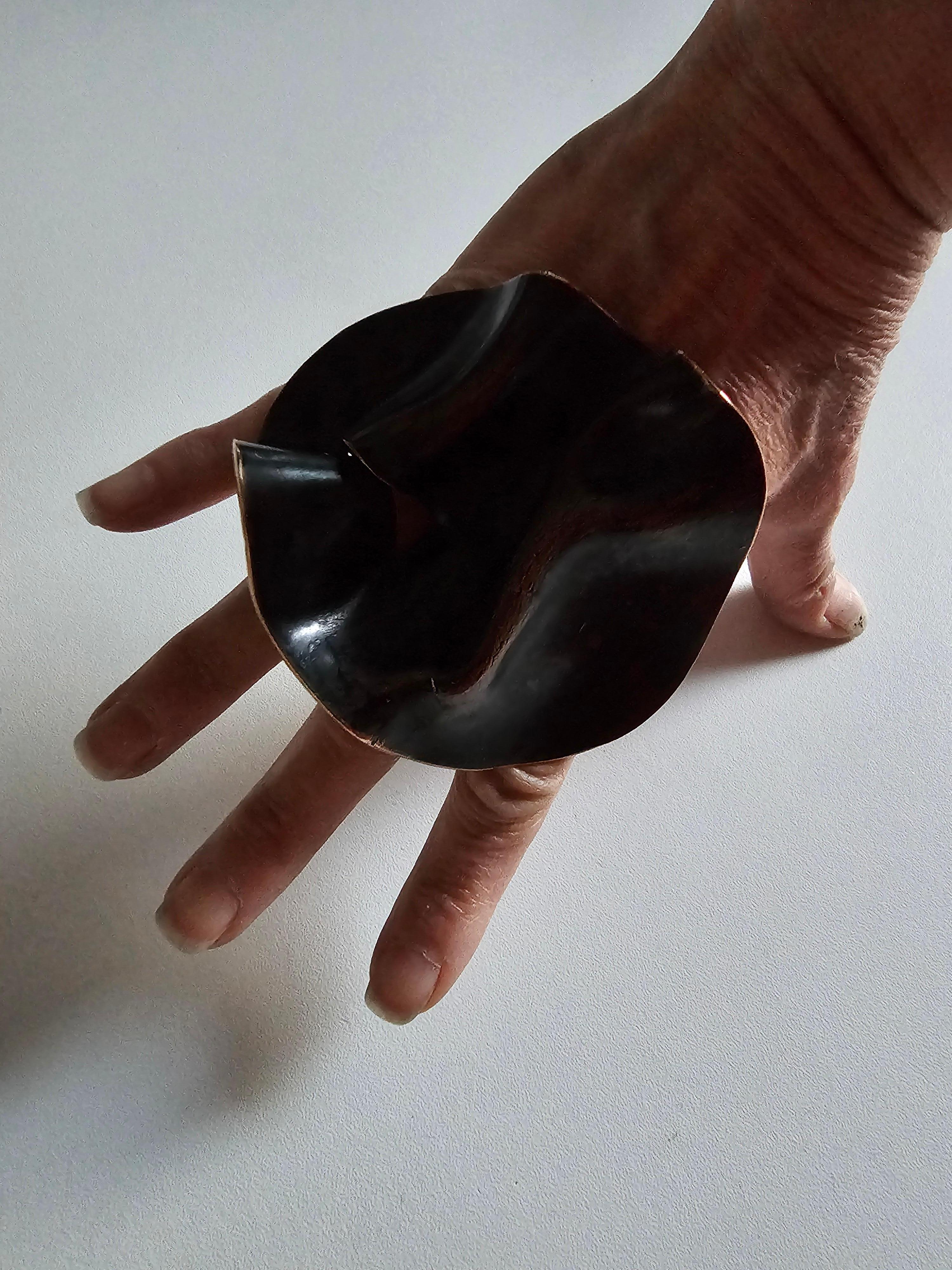 Alina Alamorean Veins of Love Sculptural Contemporary Ring Black Bronze For Sale 11