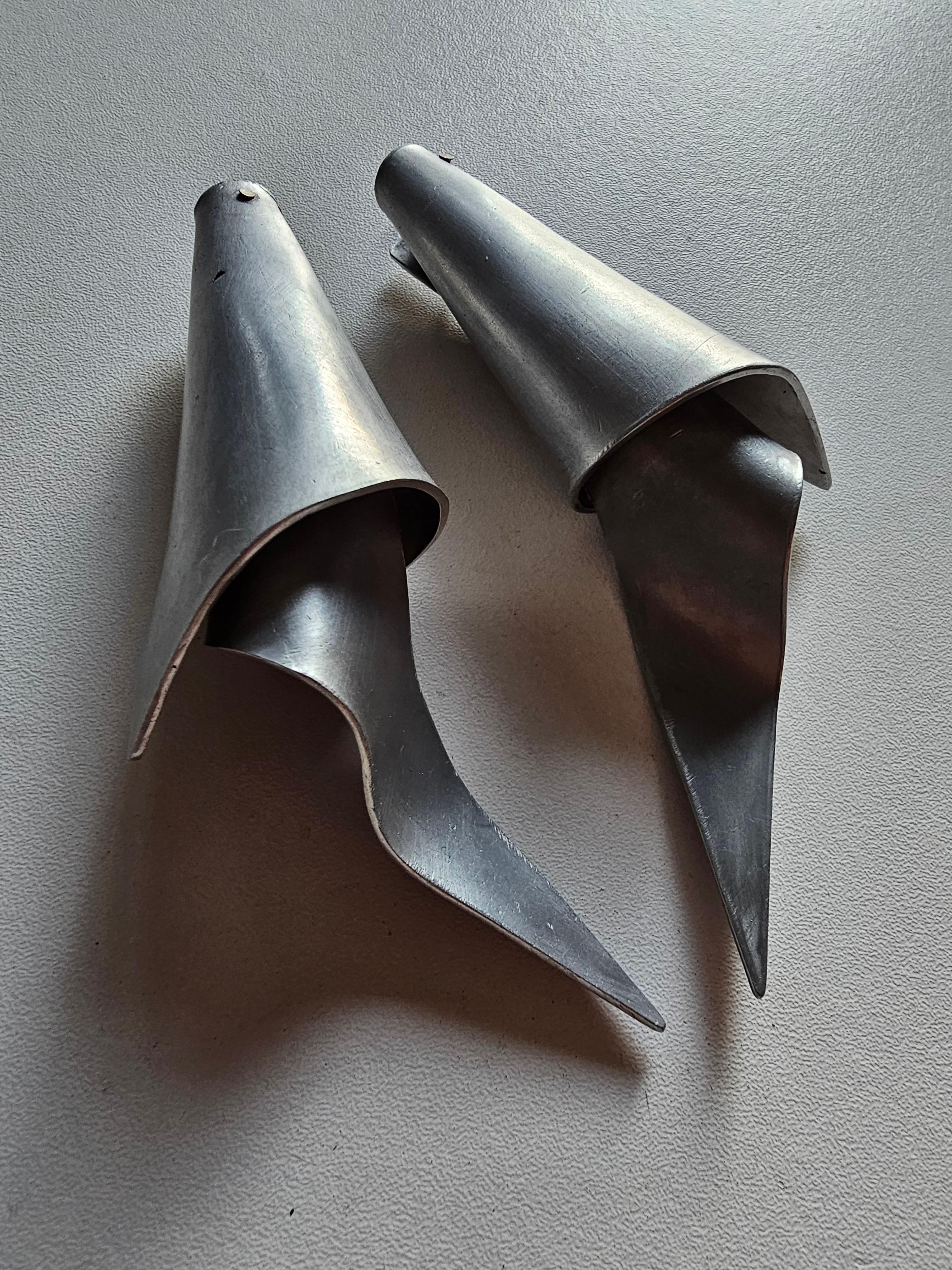Alina Alamorean Victory Orecchini scultorei contemporanei in alluminio In condizioni Nuovo in vendita a Fresnes, IDF