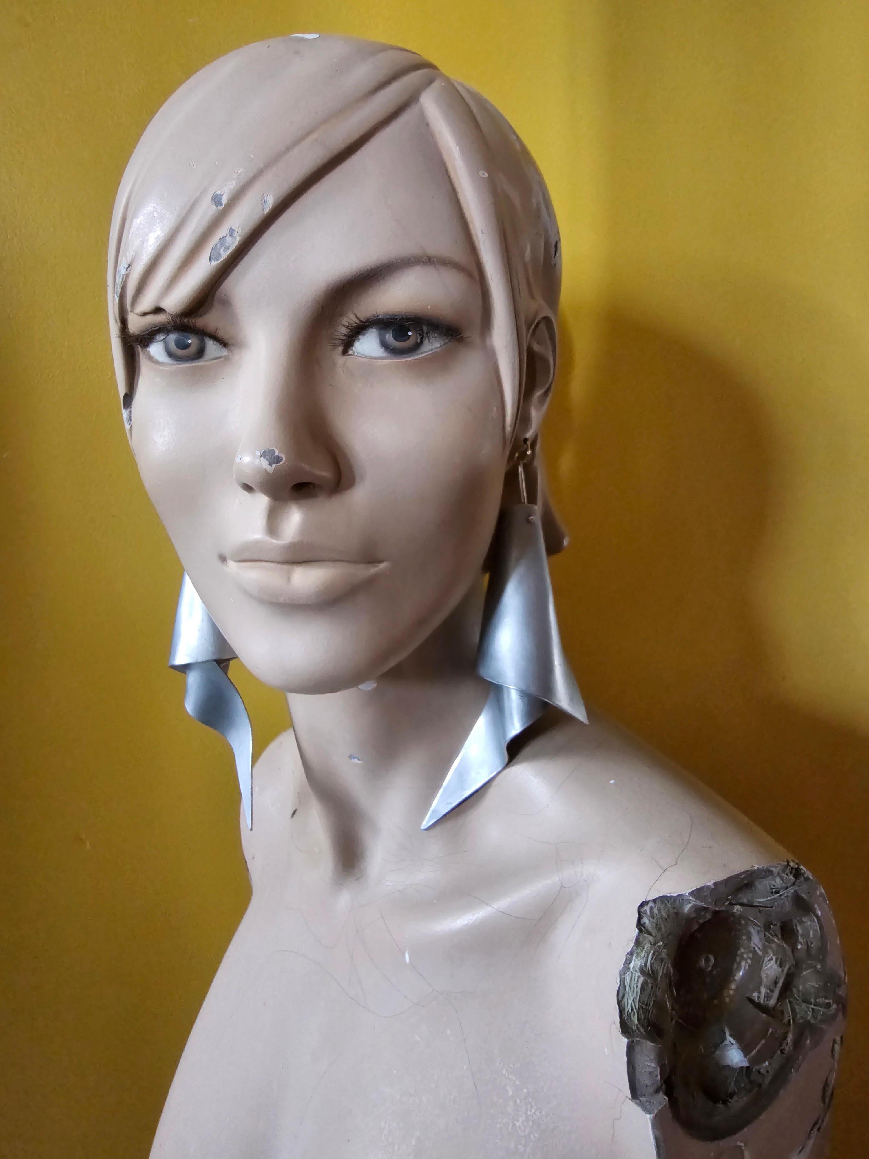 Alina Alamorean Victory Orecchini scultorei contemporanei in alluminio in vendita 4