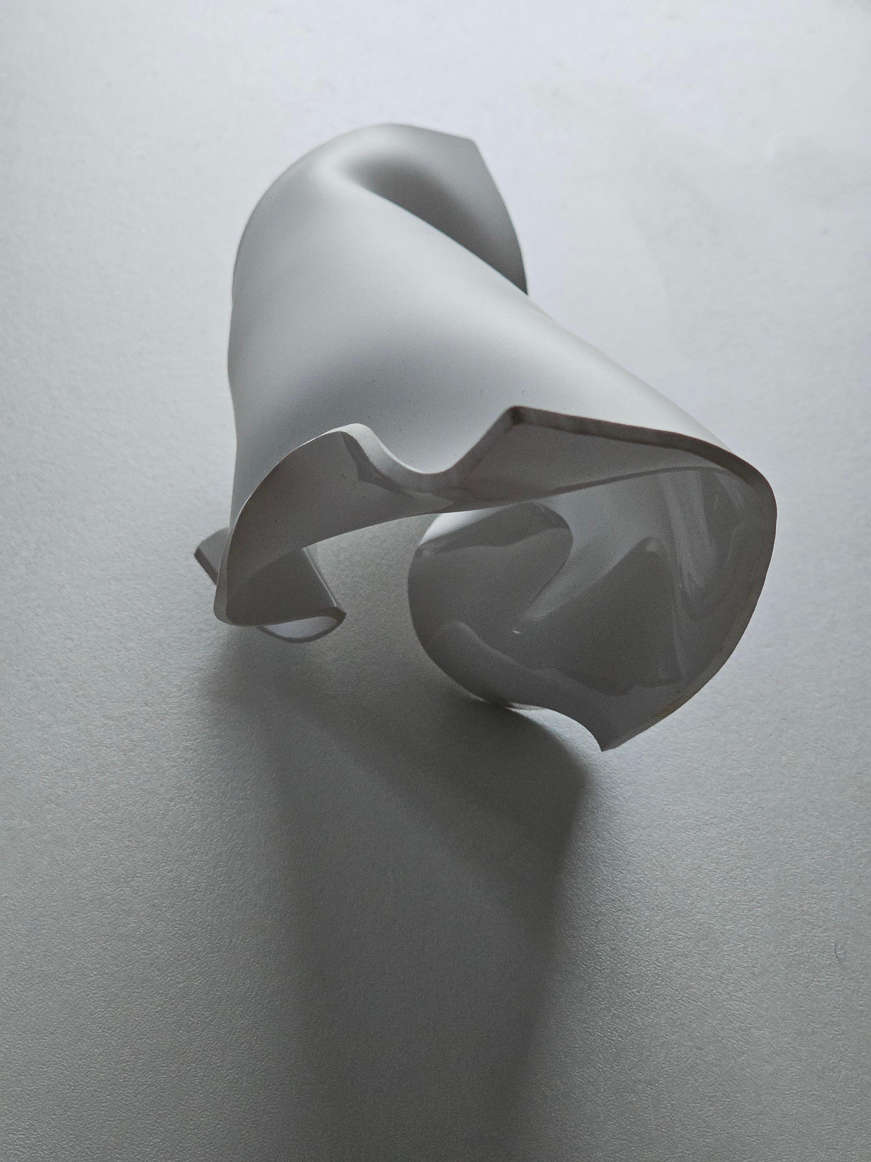 De las mujeres Alina Alamorean Brazalete Escultural Contemporáneo Blanco 1 Altuglass en venta