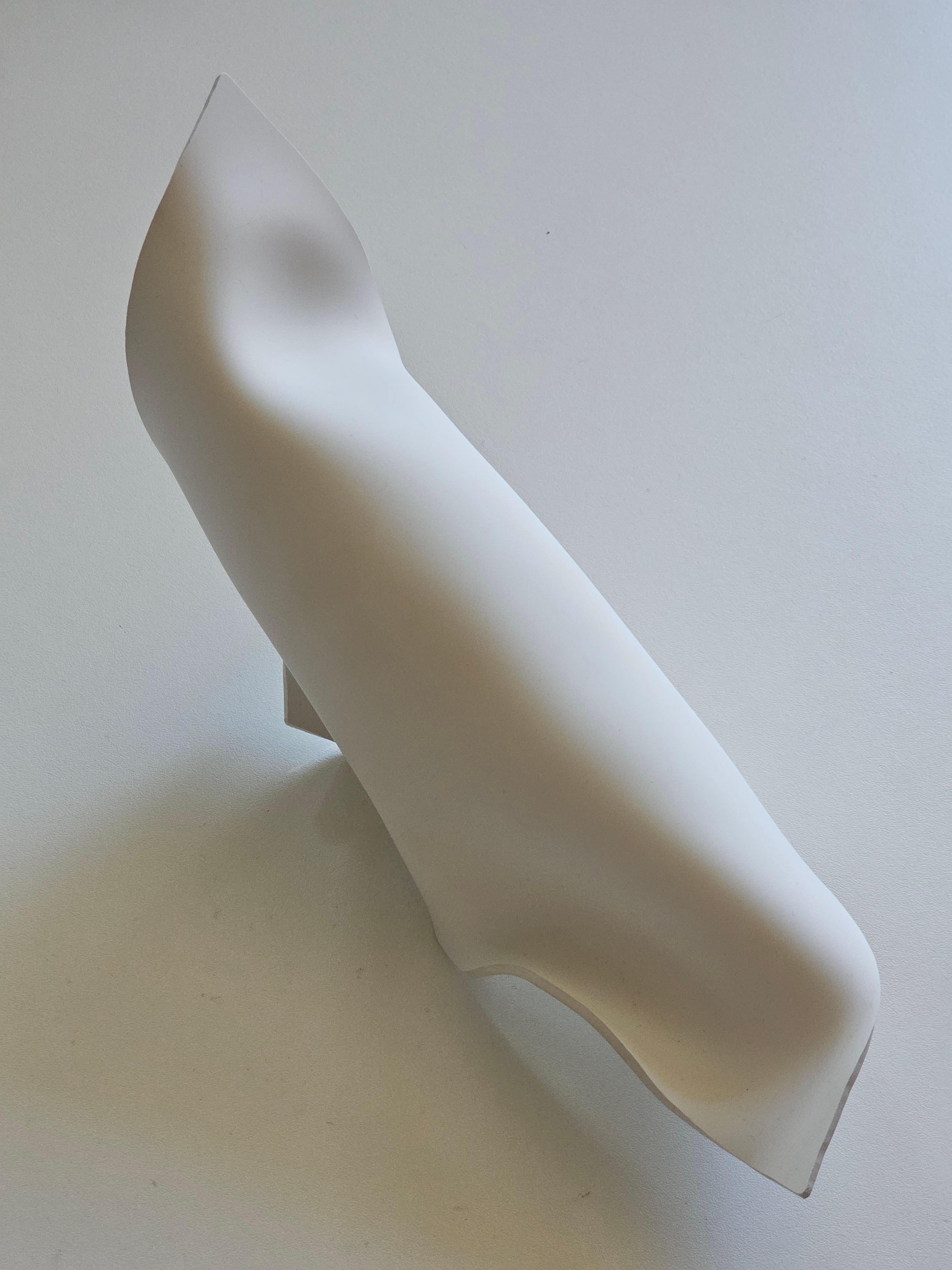 Alina Alamorean Brazalete Escultural Contemporáneo Blanco 1 Altuglass en venta 2