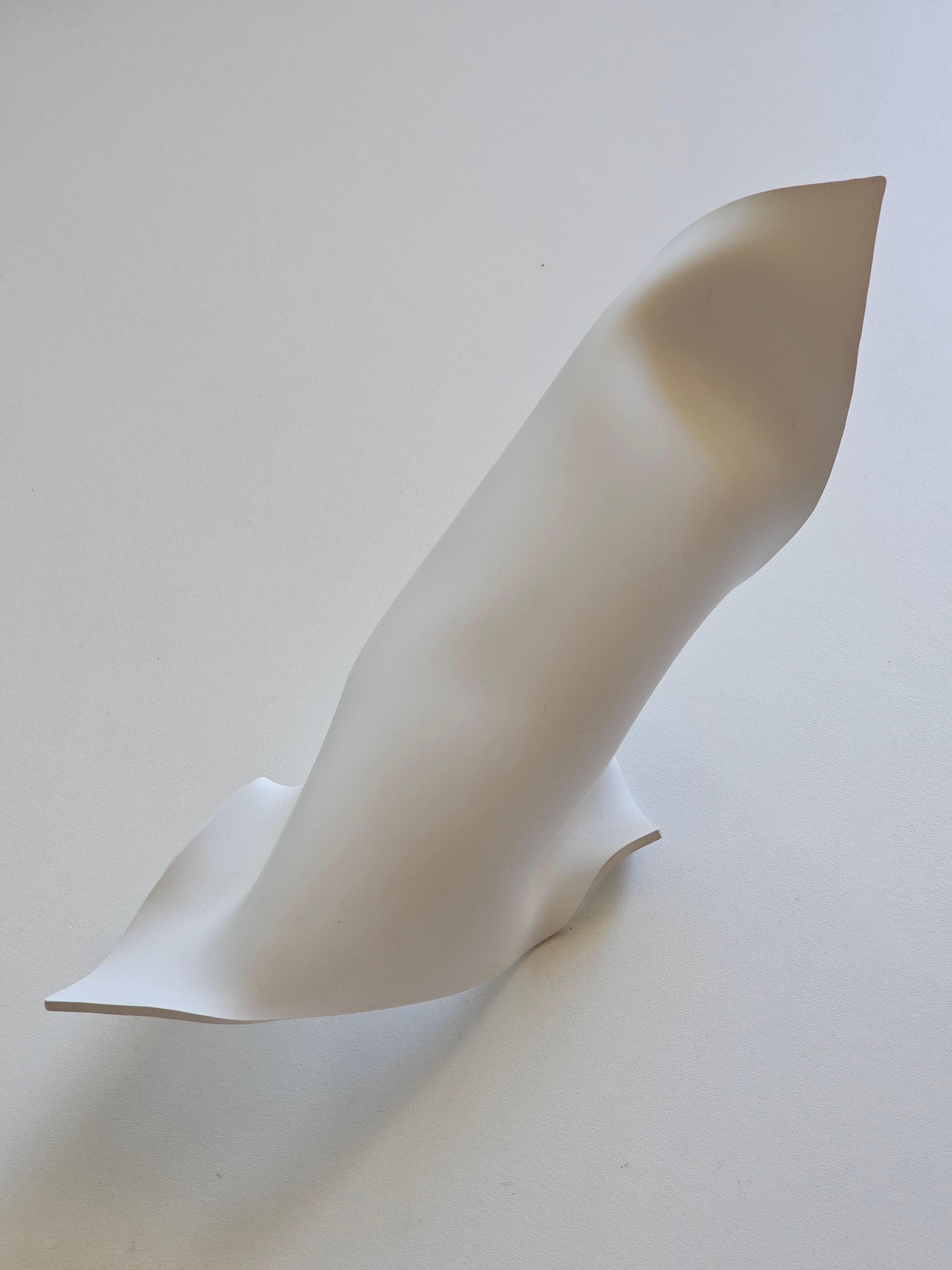 Alina Alamorean Brazalete Escultural Contemporáneo Blanco 1 Altuglass en venta 3