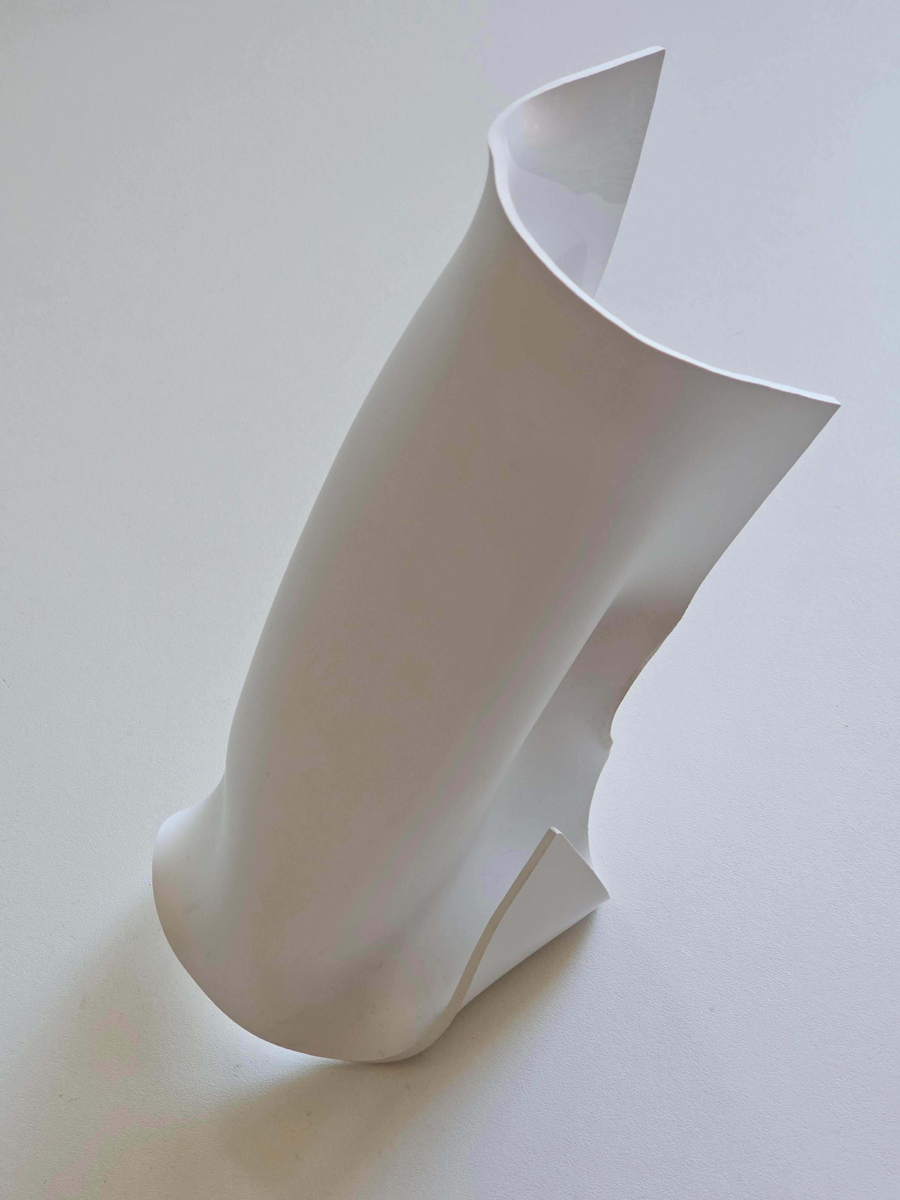 Brazalete Escultura Blanca en Altuglass blanco mate y brillante

Único 

Dimensiones 
cm : L 10 x An 19,5 x Al 9
pulg : Largo 3,93 x Ancho 7,67 x Alto 3,54
Grosor : 3 mm ( 0.12 in )

El Brazalete Blanco de Altuglass mate y brillante es una bella y
