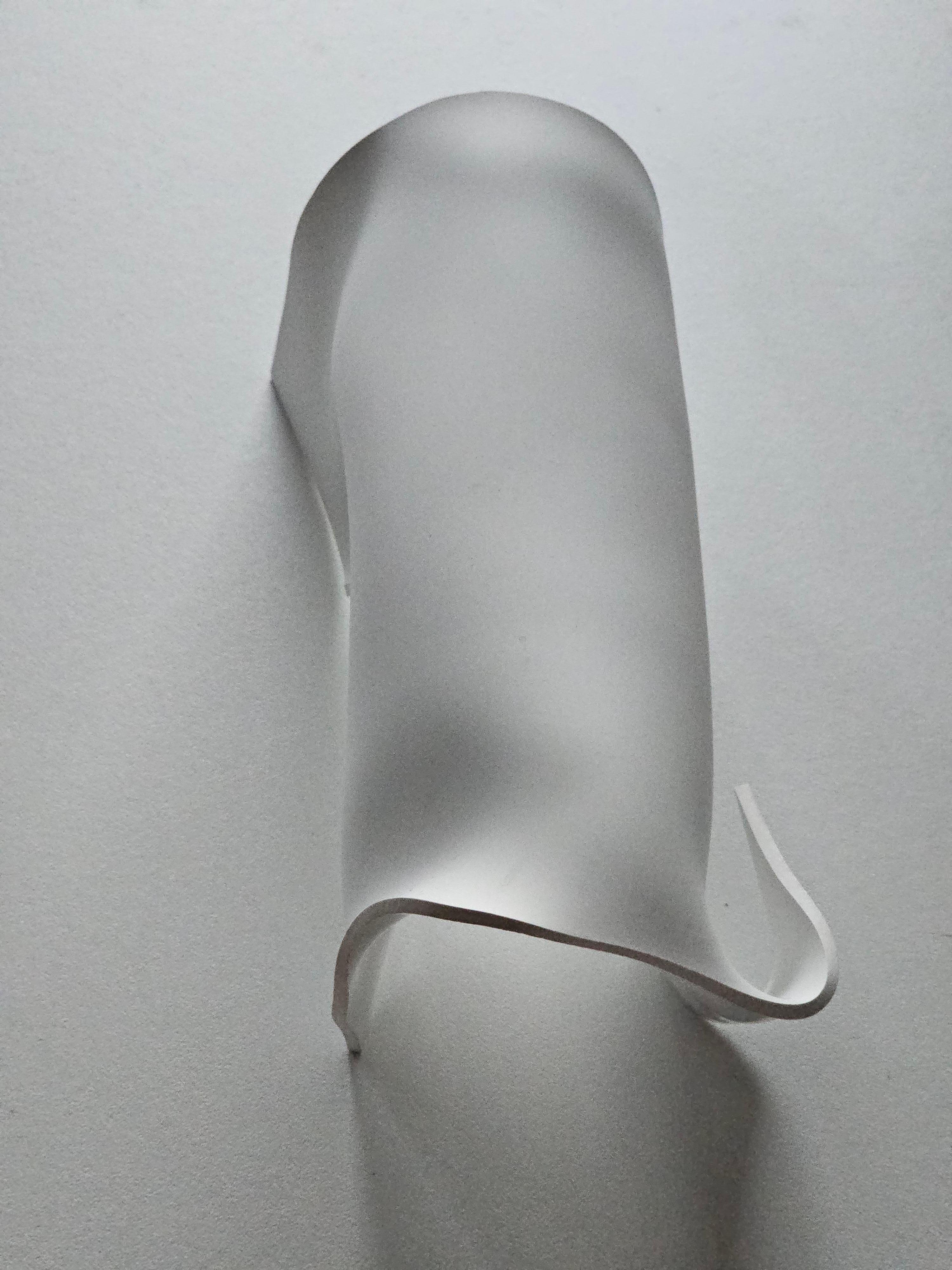 De las mujeres Alina Alamorean Brazalete Escultural Contemporáneo Blanco 2 Altuglass en venta
