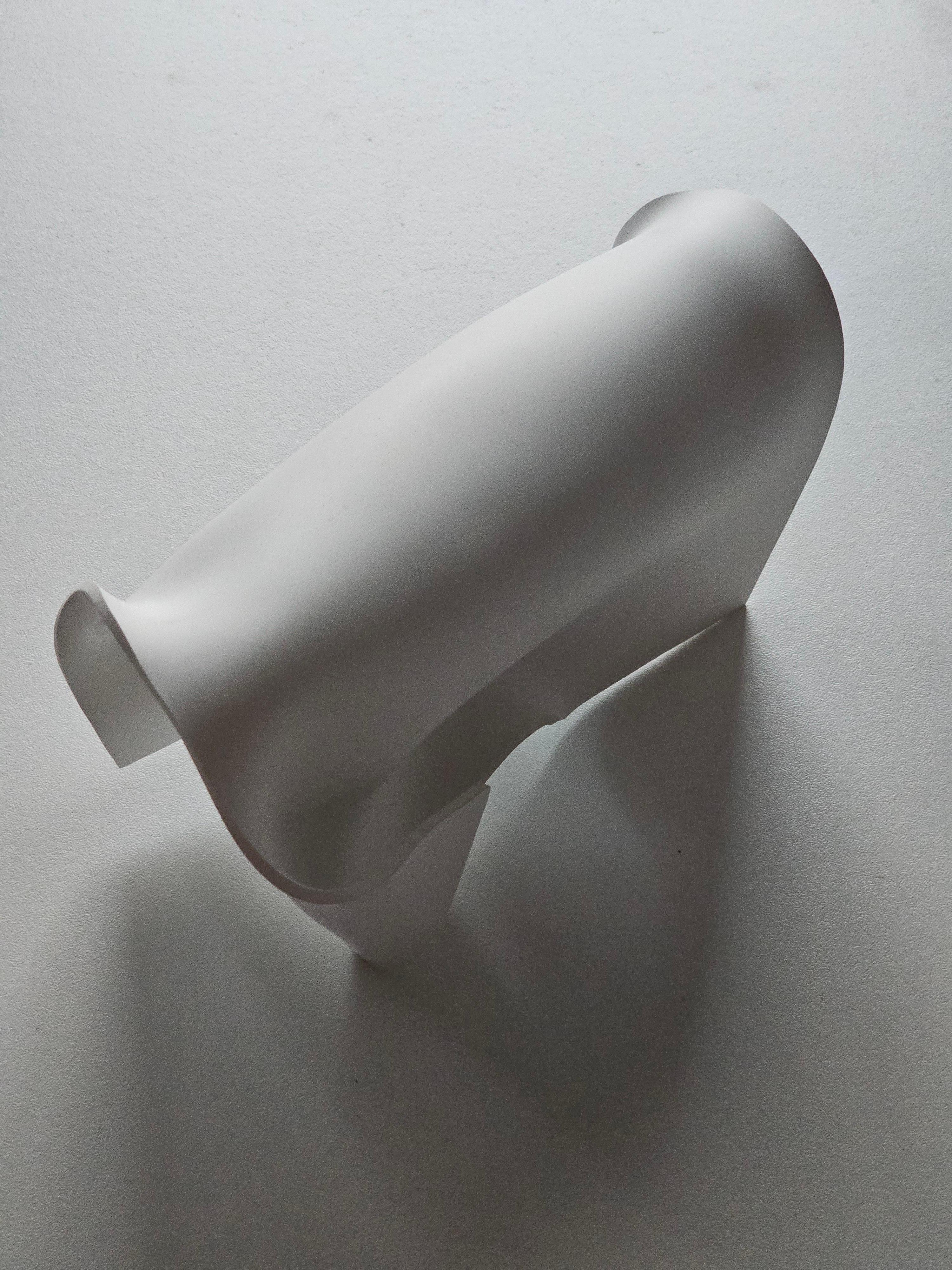 Alina Alamorean Brazalete Escultural Contemporáneo Blanco 2 Altuglass en venta 2