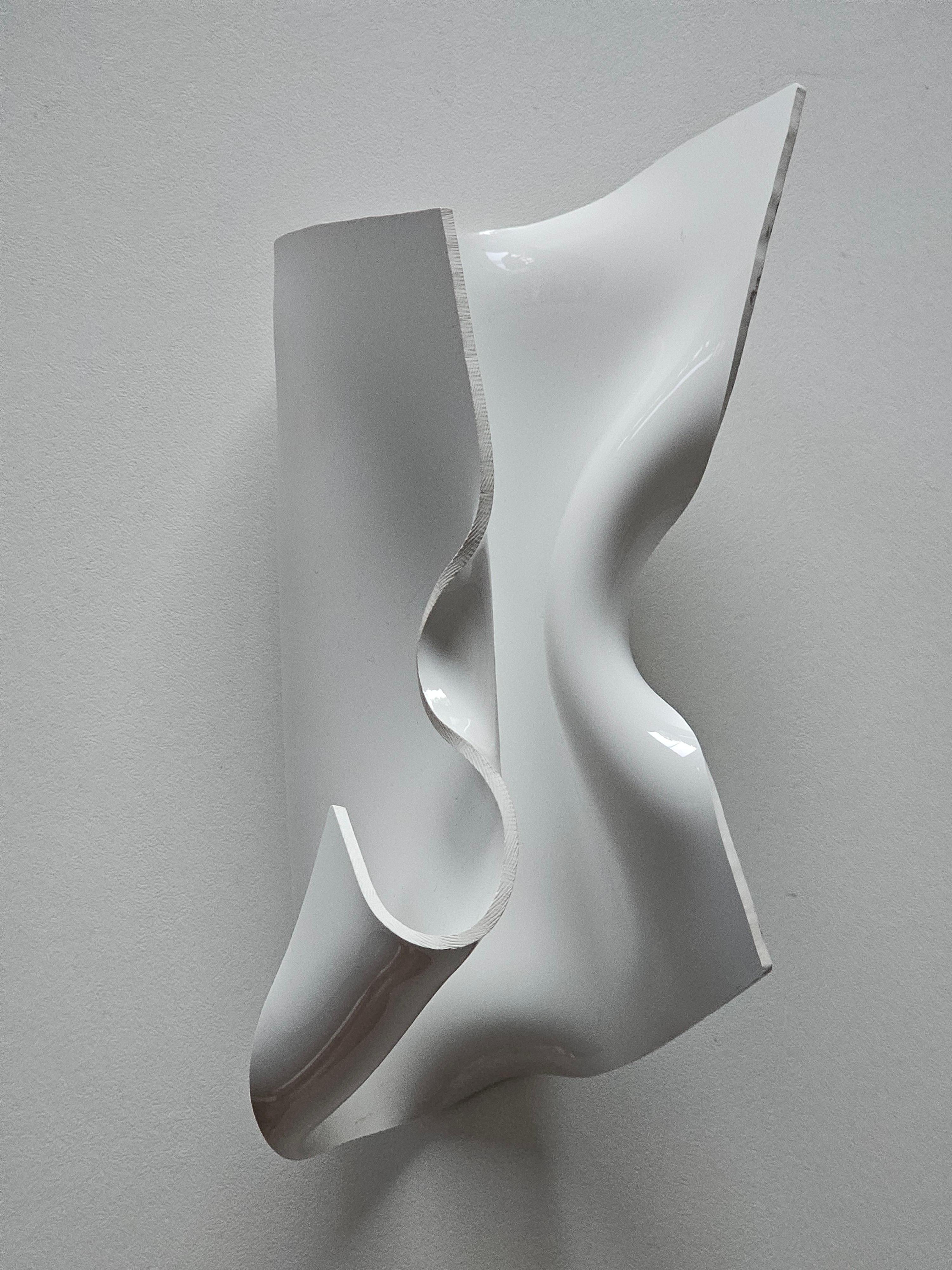 Alina Alamorean Brazalete Escultural Contemporáneo Blanco 2 Altuglass en venta 3