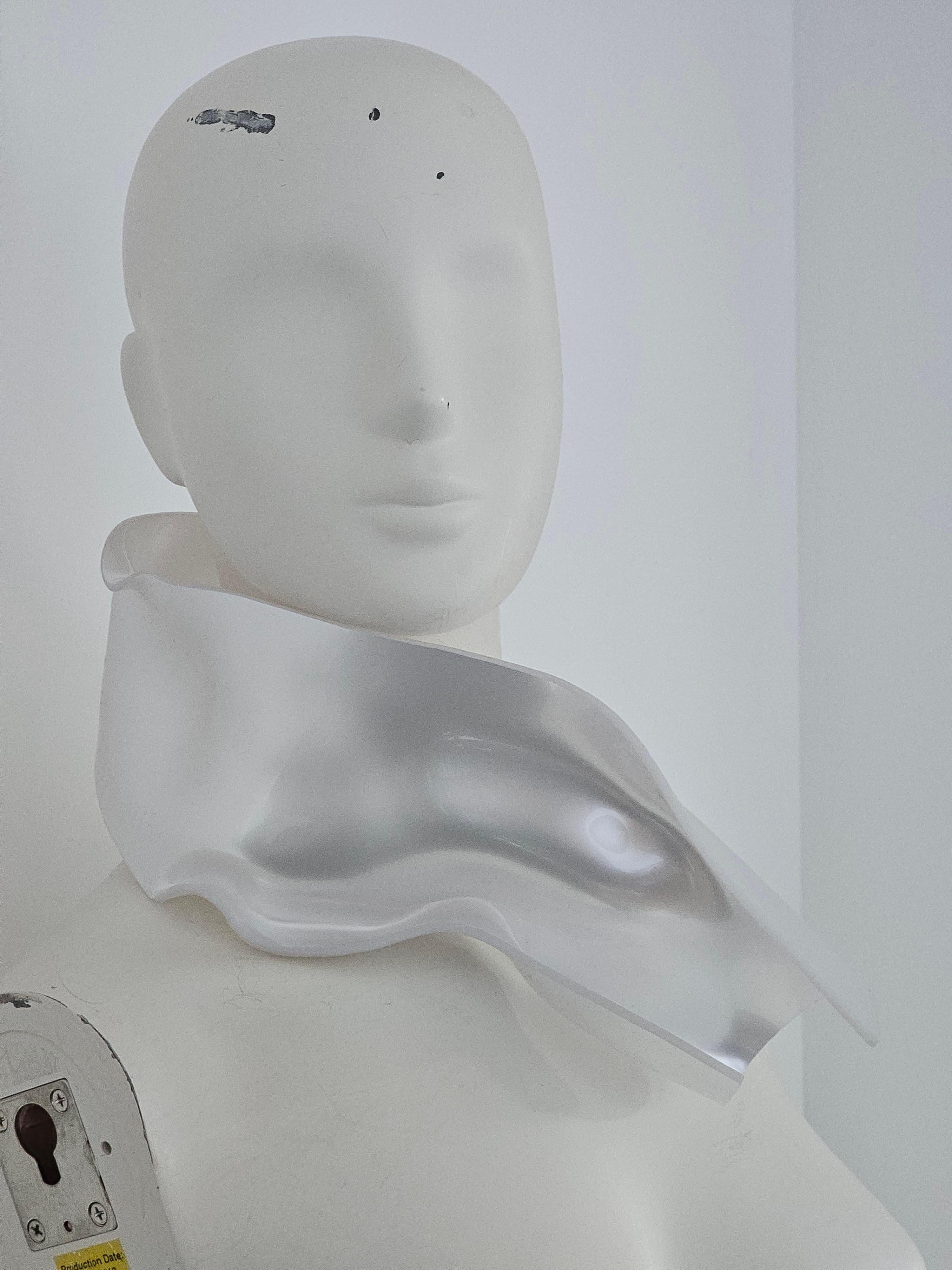 Alina Alamorean Cuello Bufanda Contemporáneo Escultural Blanco Altuglass en venta 6
