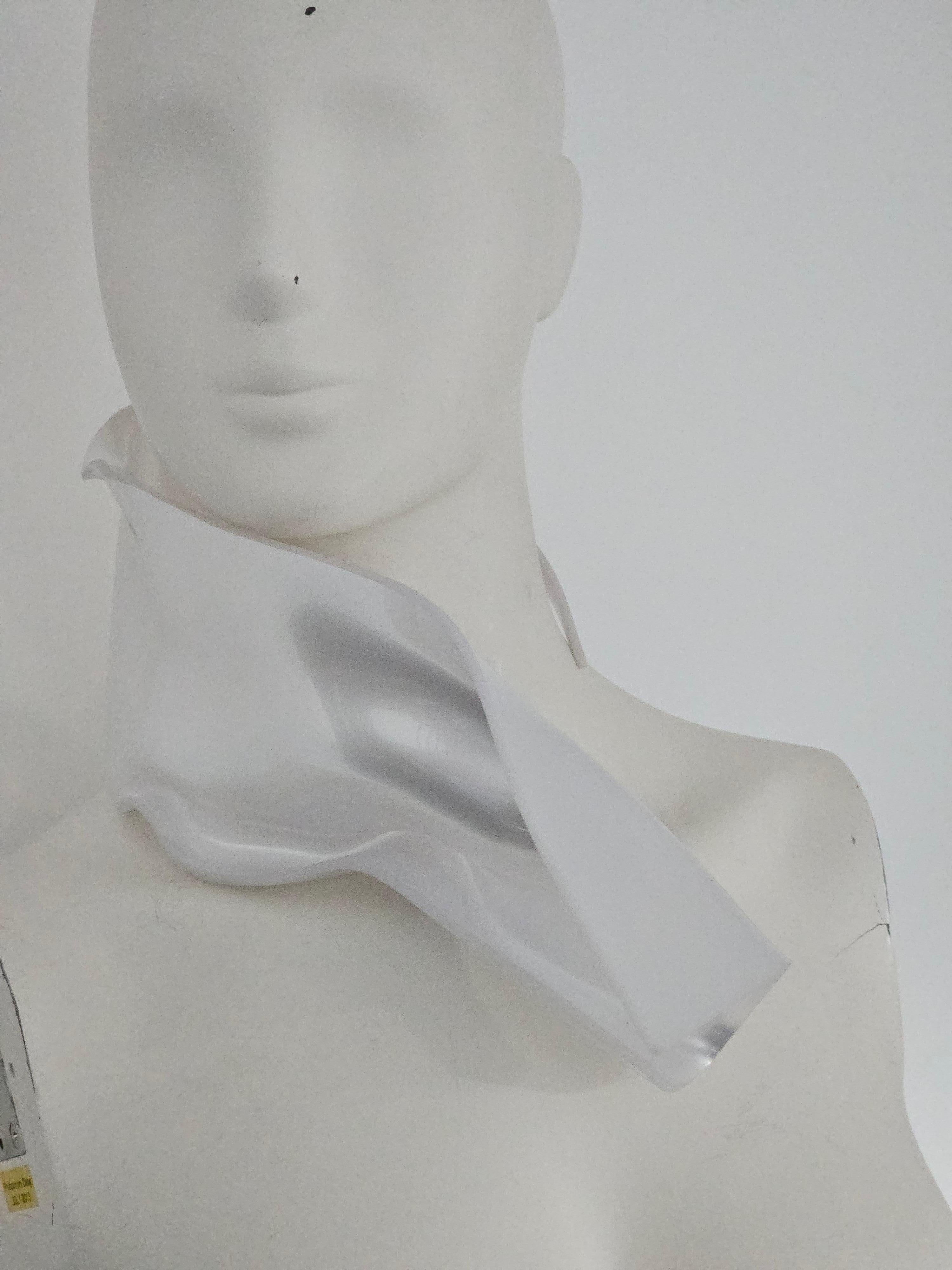 Alina Alamorean Cuello Bufanda Contemporáneo Escultural Blanco Altuglass en venta 8
