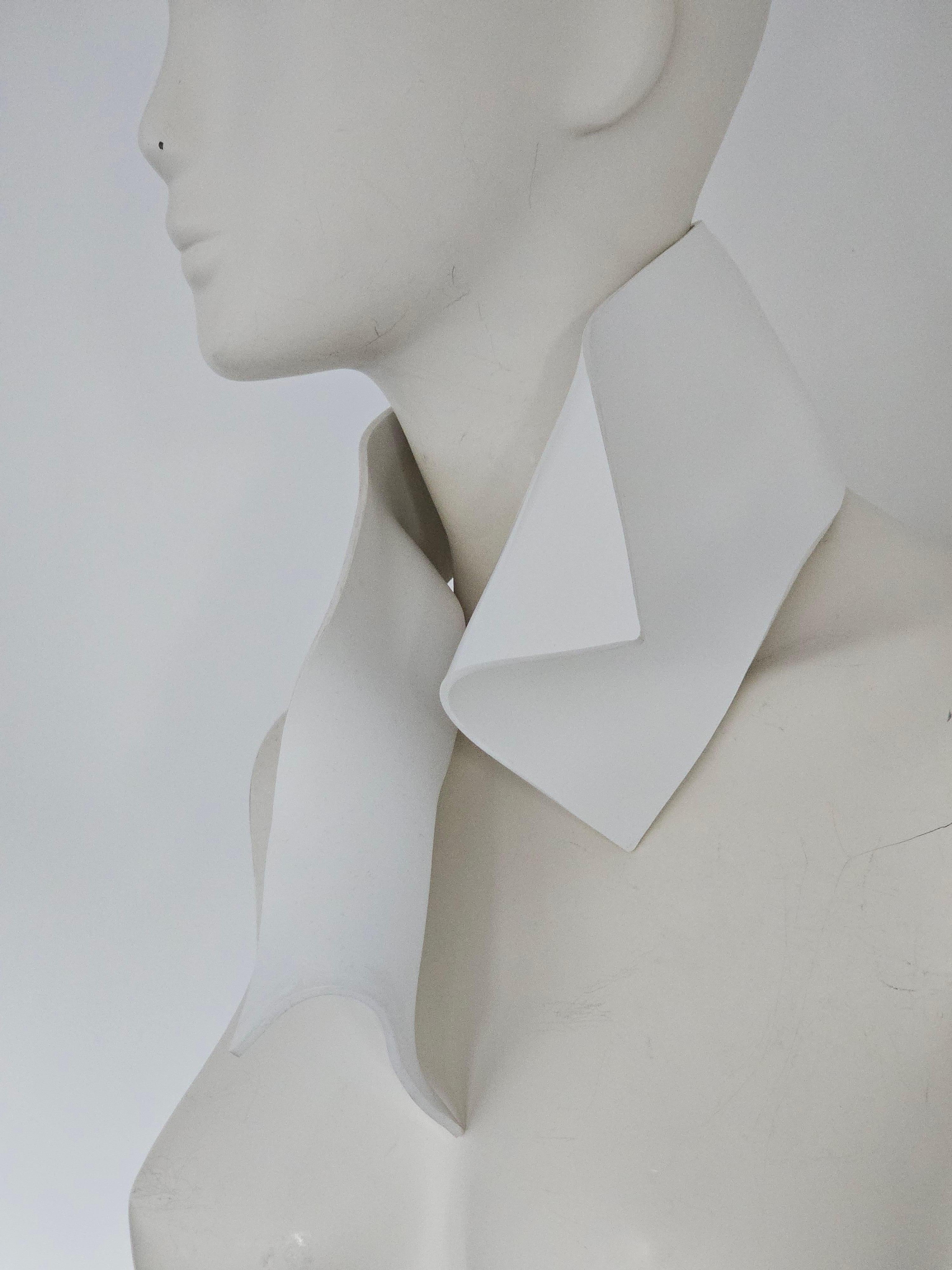 Alina Alamorean White Sculptural Contemporary Statement Set Collare Altuglass in vendita 6