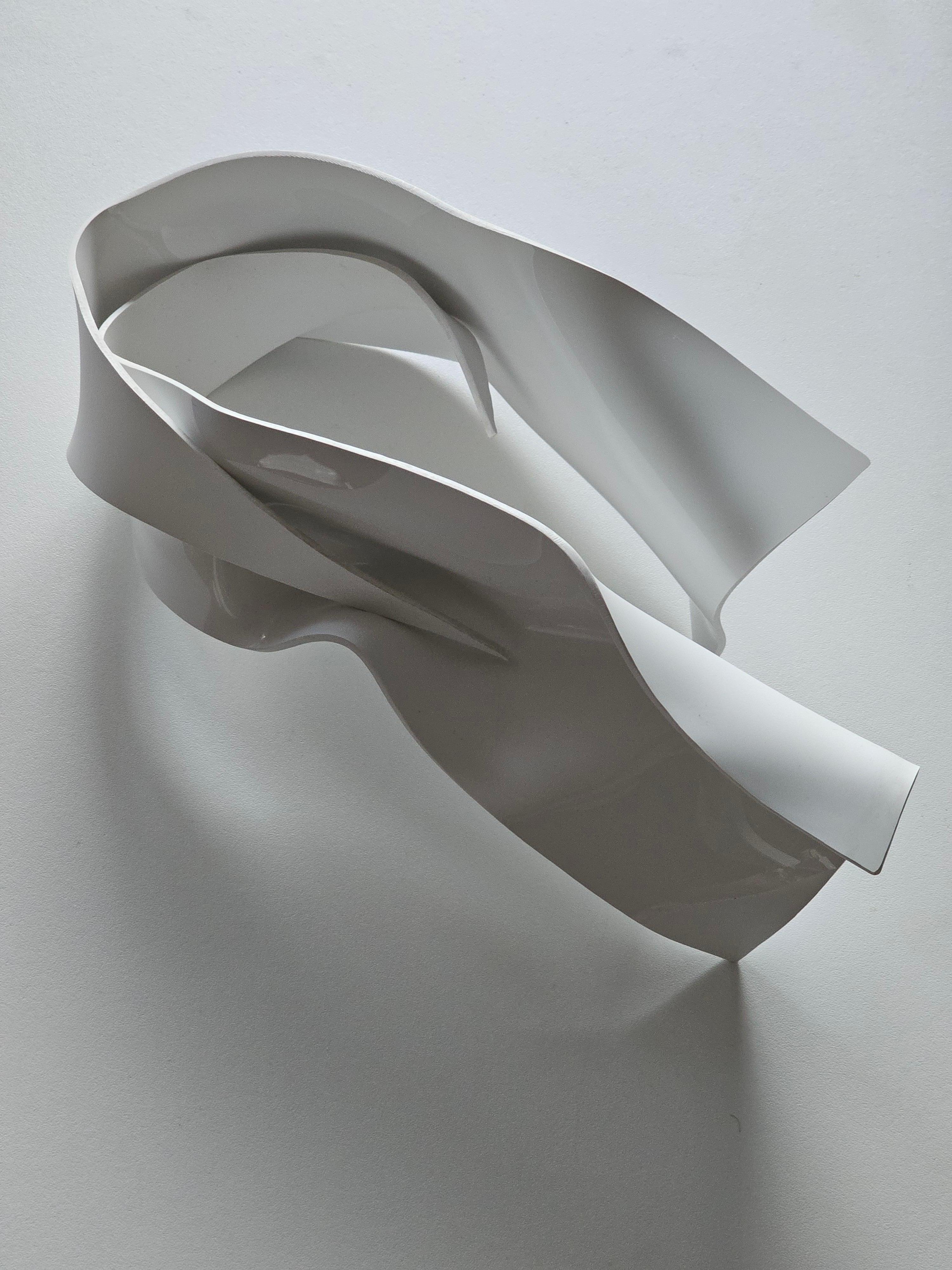 Collare Statement Sculpture Double White in Altuglass bianco opaco e lucido

Unico 

Dimensioni 
cm : L 15 x L 33 x H 9
in : L 5.90 x L 12.99 x H 3.54
Spessore: 3 mm ( 0.12 in )

Lo Sculptural Double White Collar in Altuglass opaco e lucido è la