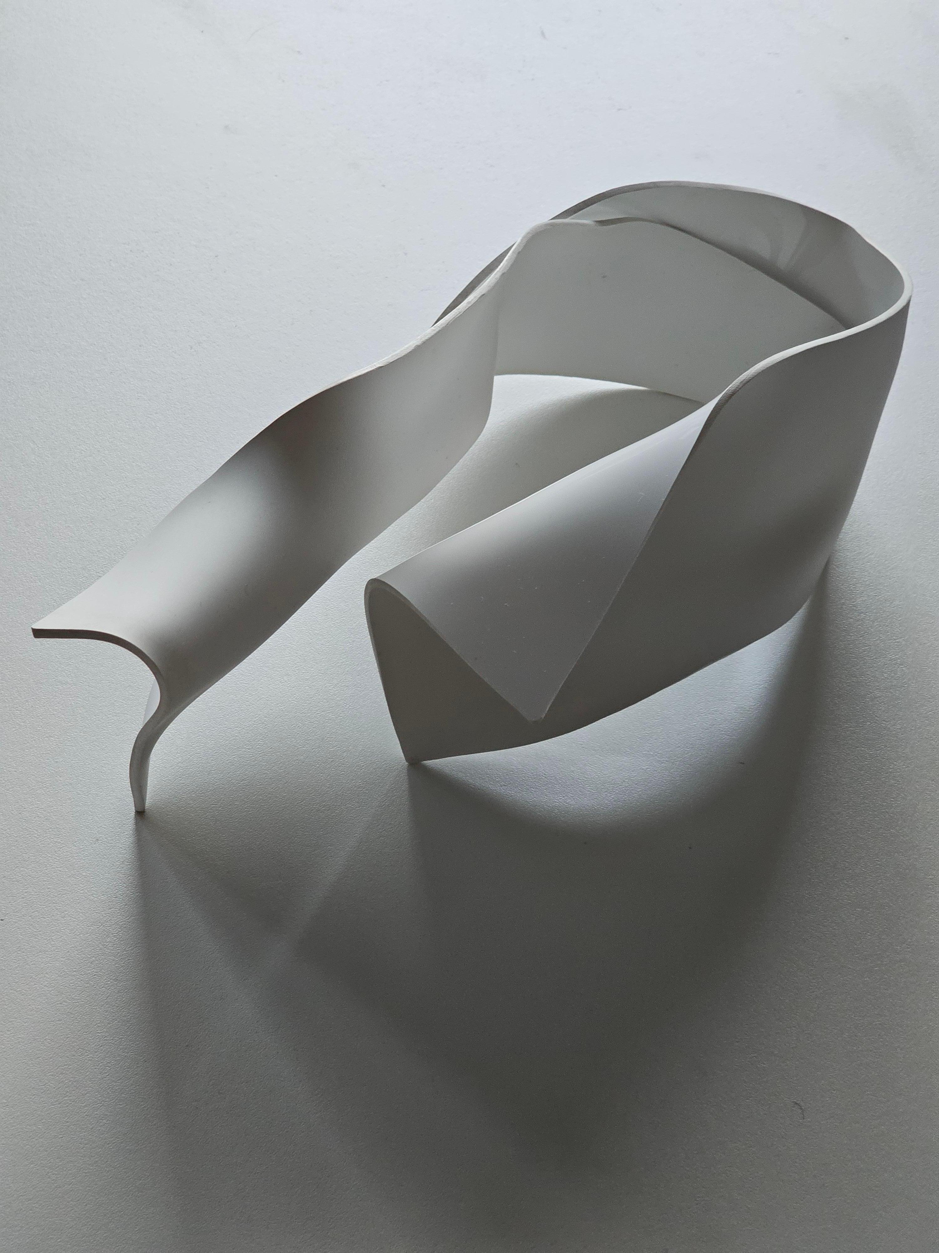 Contemporaneo Alina Alamorean White Sculptural Contemporary Statement Set Collare Altuglass in vendita