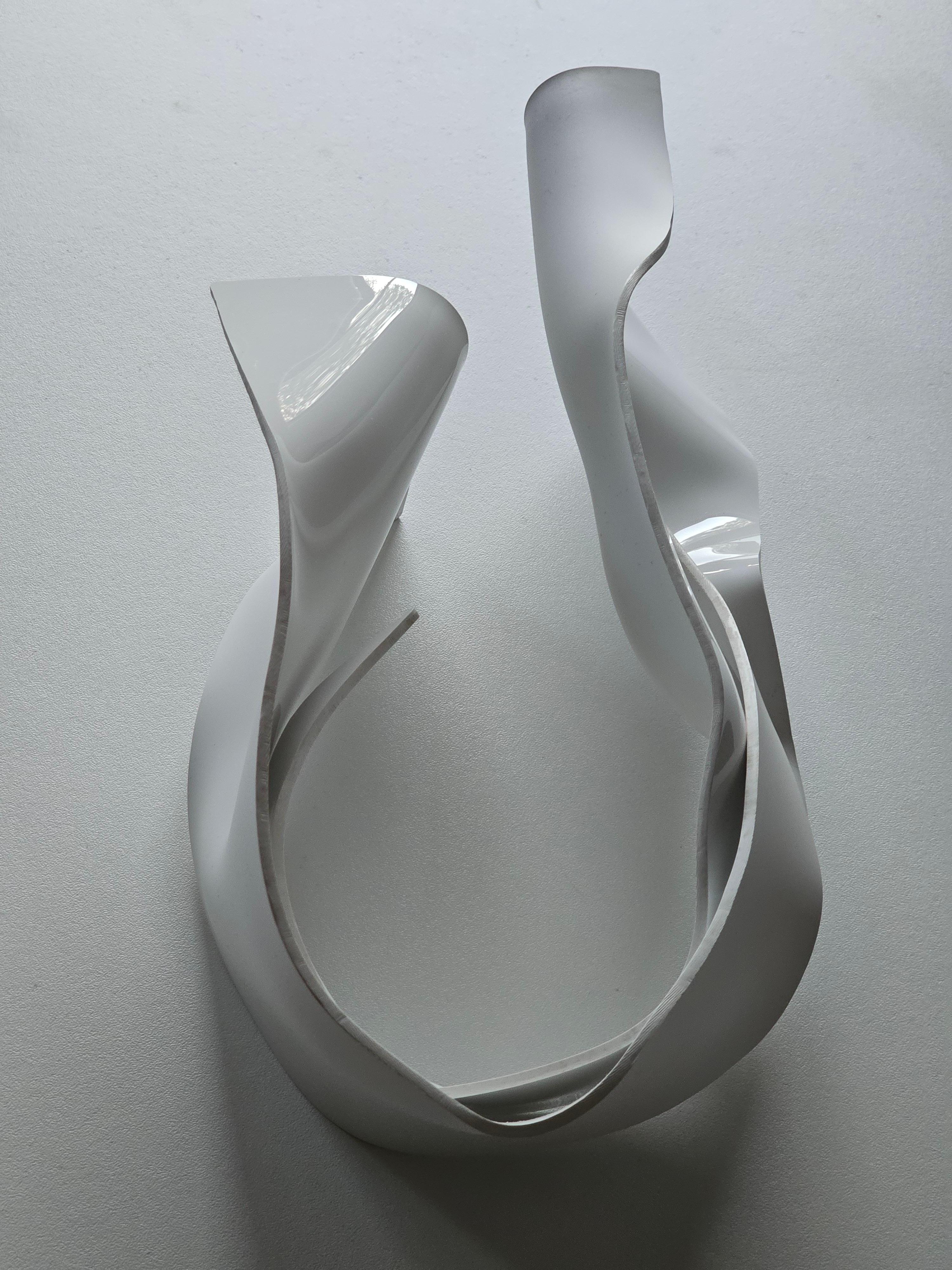 Alina Alamorean White Sculptural Contemporary Statement Set Collare Altuglass In condizioni Nuovo in vendita a Fresnes, IDF