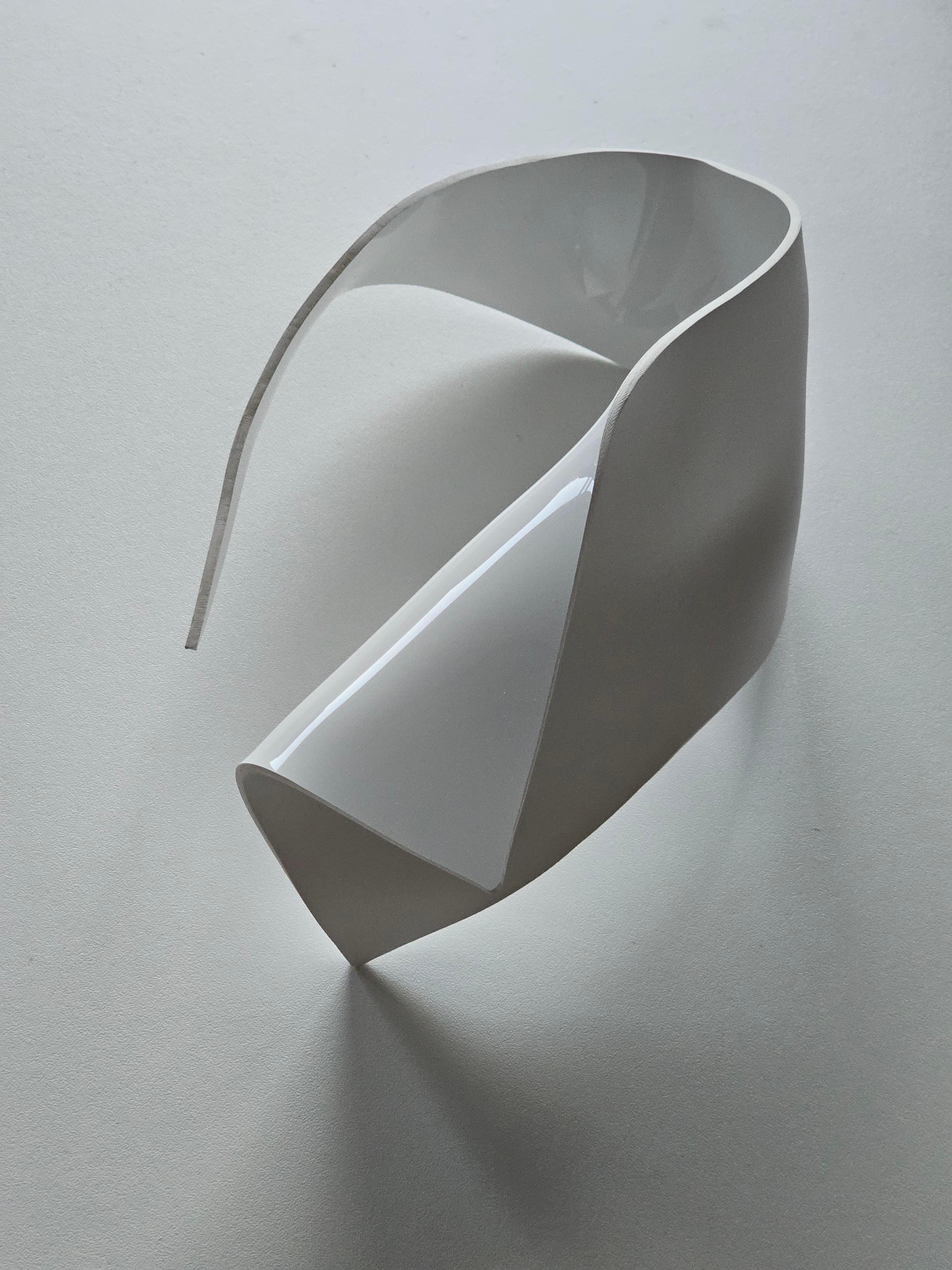 Alina Alamorean White Sculptural Contemporary Statement Set Collare Altuglass in vendita 1