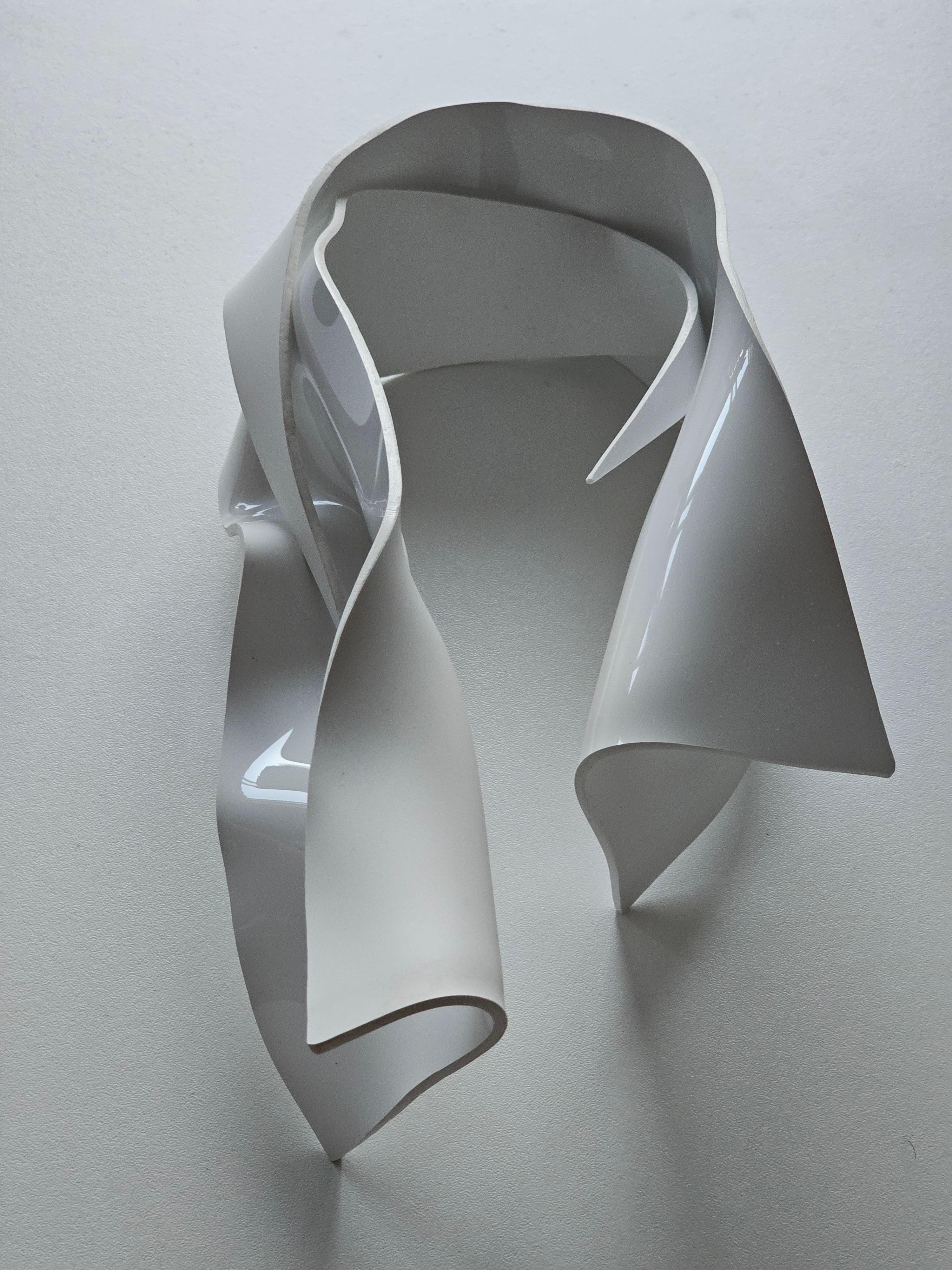Alina Alamorean White Sculptural Contemporary Statement Set Collare Altuglass in vendita 3