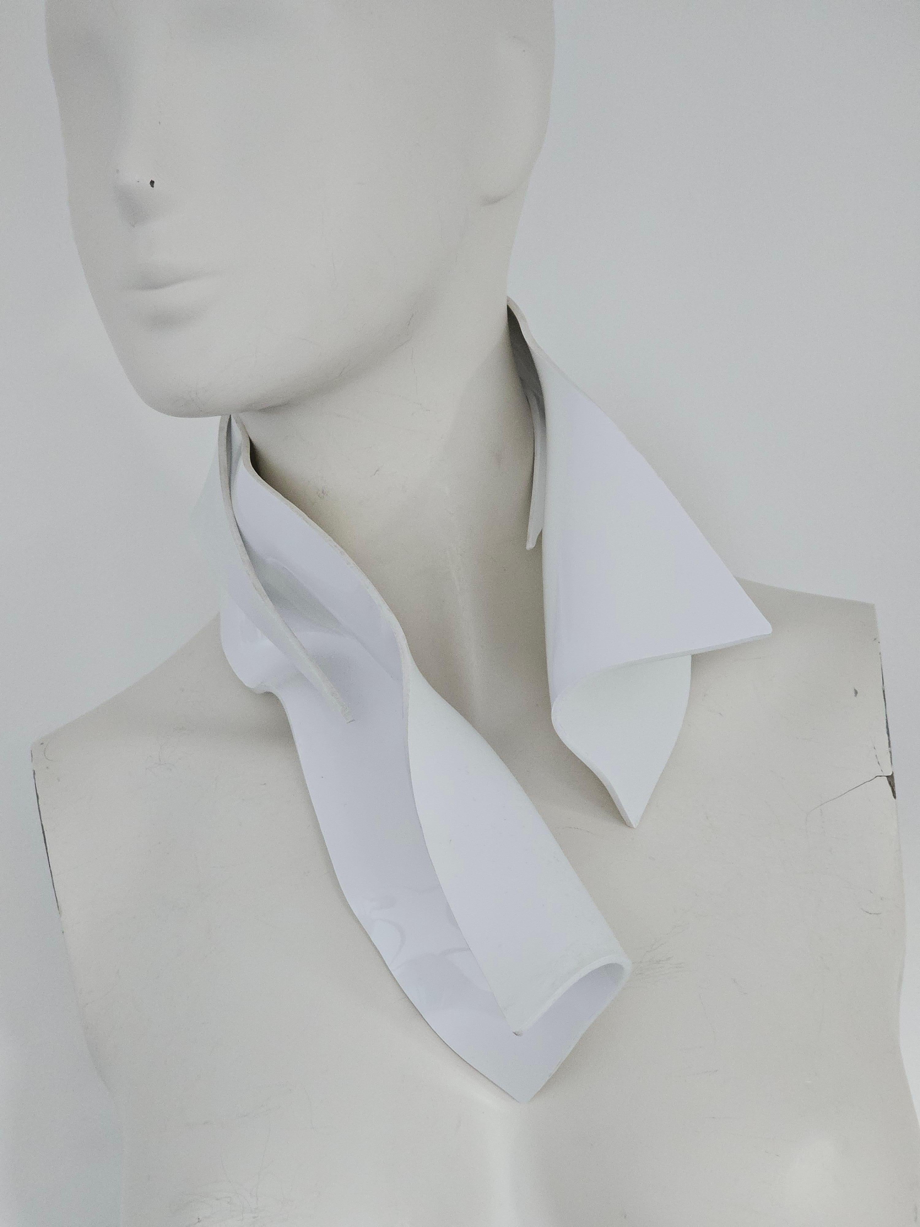 Alina Alamorean White Sculptural Contemporary Statement Set Collare Altuglass in vendita 4