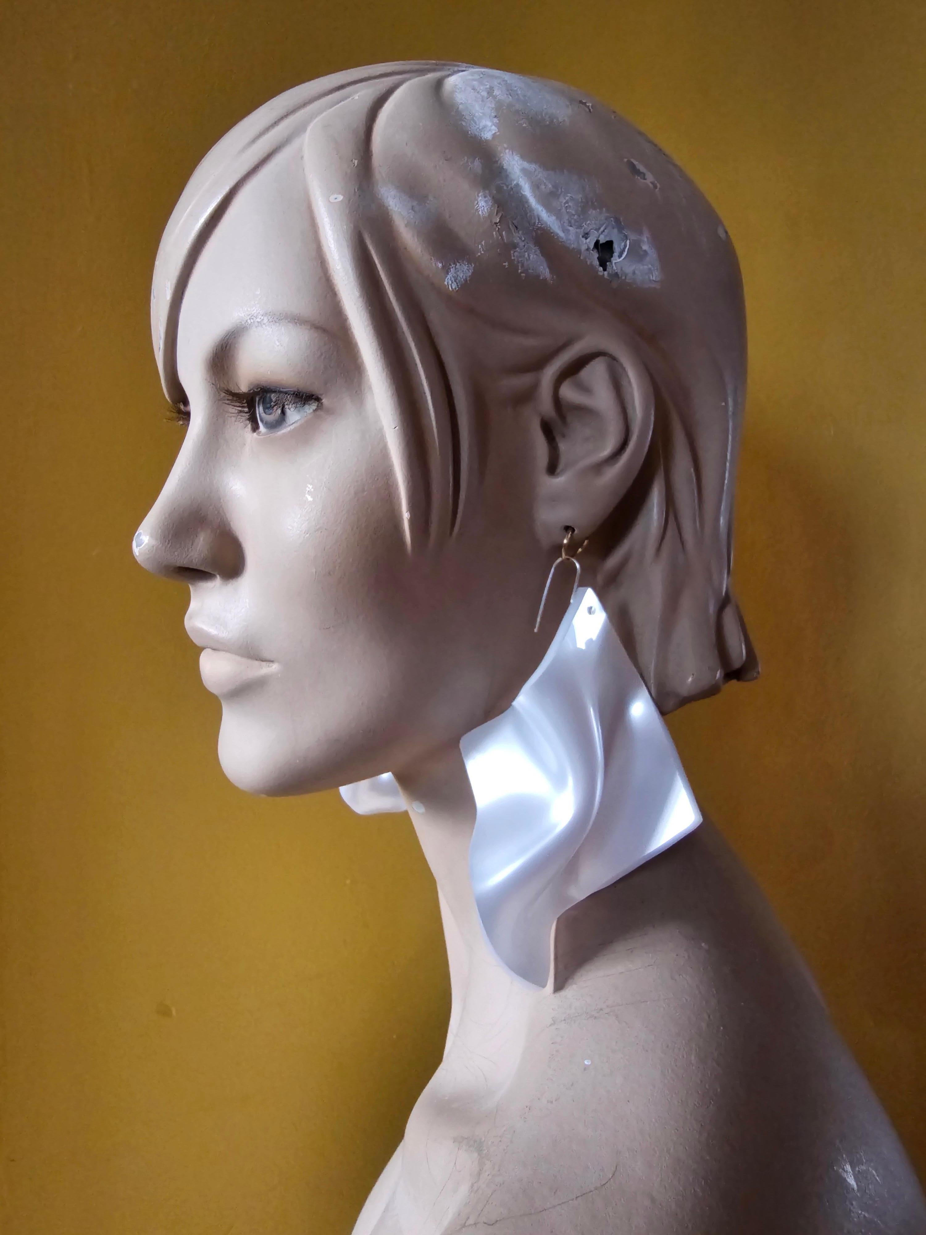 Orecchini Alina Alamorean Bianco Quadrato Scultoreo Contemporaneo Altuglass in vendita 6