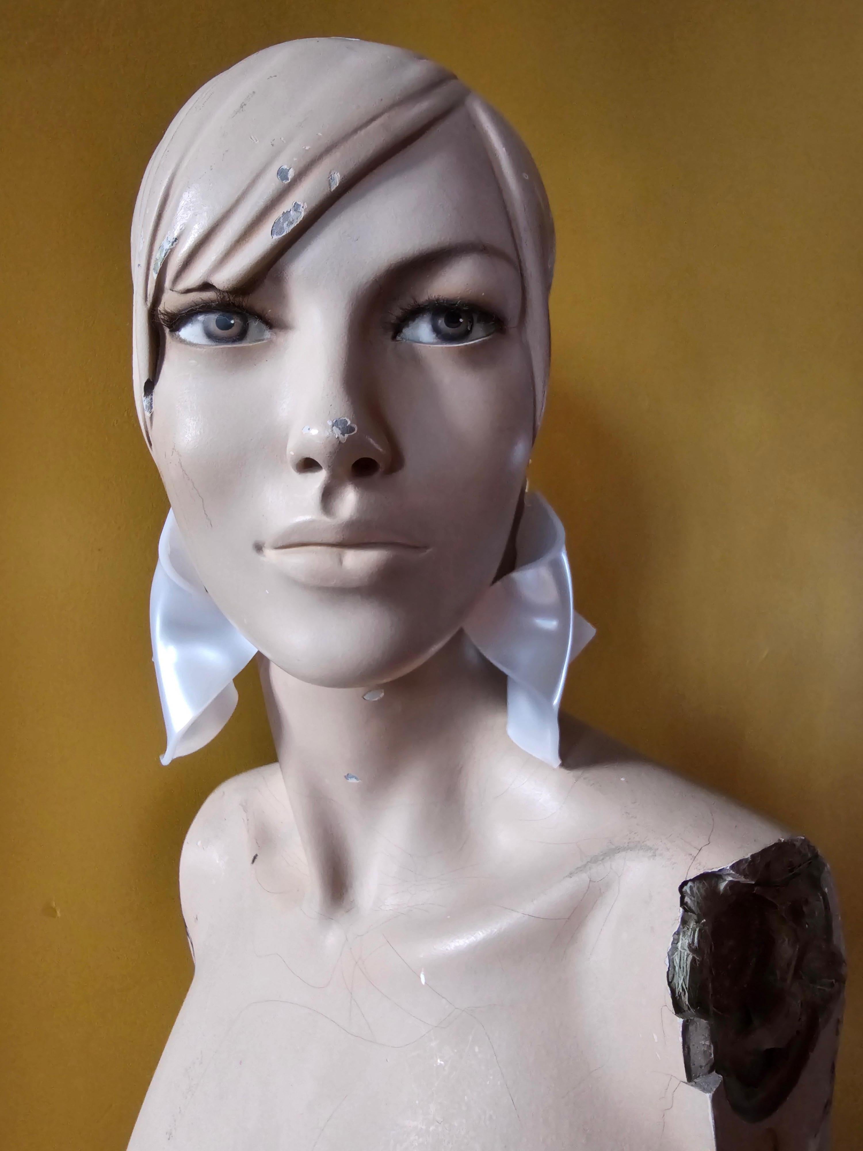 Orecchini Alina Alamorean Bianco Quadrato Scultoreo Contemporaneo Altuglass in vendita 5