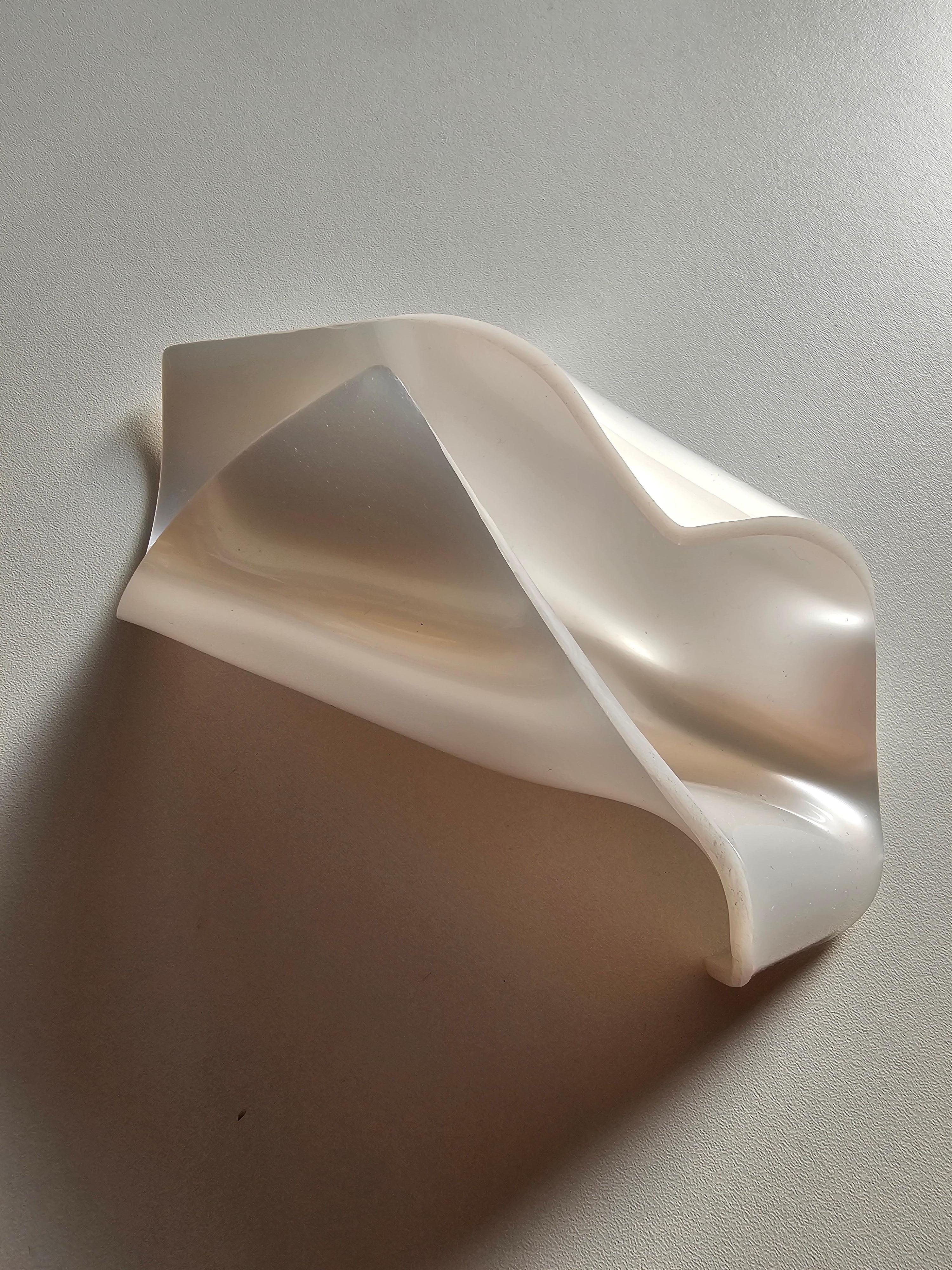 Donna Polsino Alina Alamorean Bianco Quadrato Scultoreo Contemporaneo Altuglass in vendita