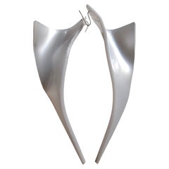 Alina Alamorean White Triangle Sculptural Contemporary Ohrringe Altuglass