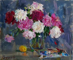 Peonies II - Nature morte - Peinture à l'huile rose, rouge, vert, blanc et jaune 