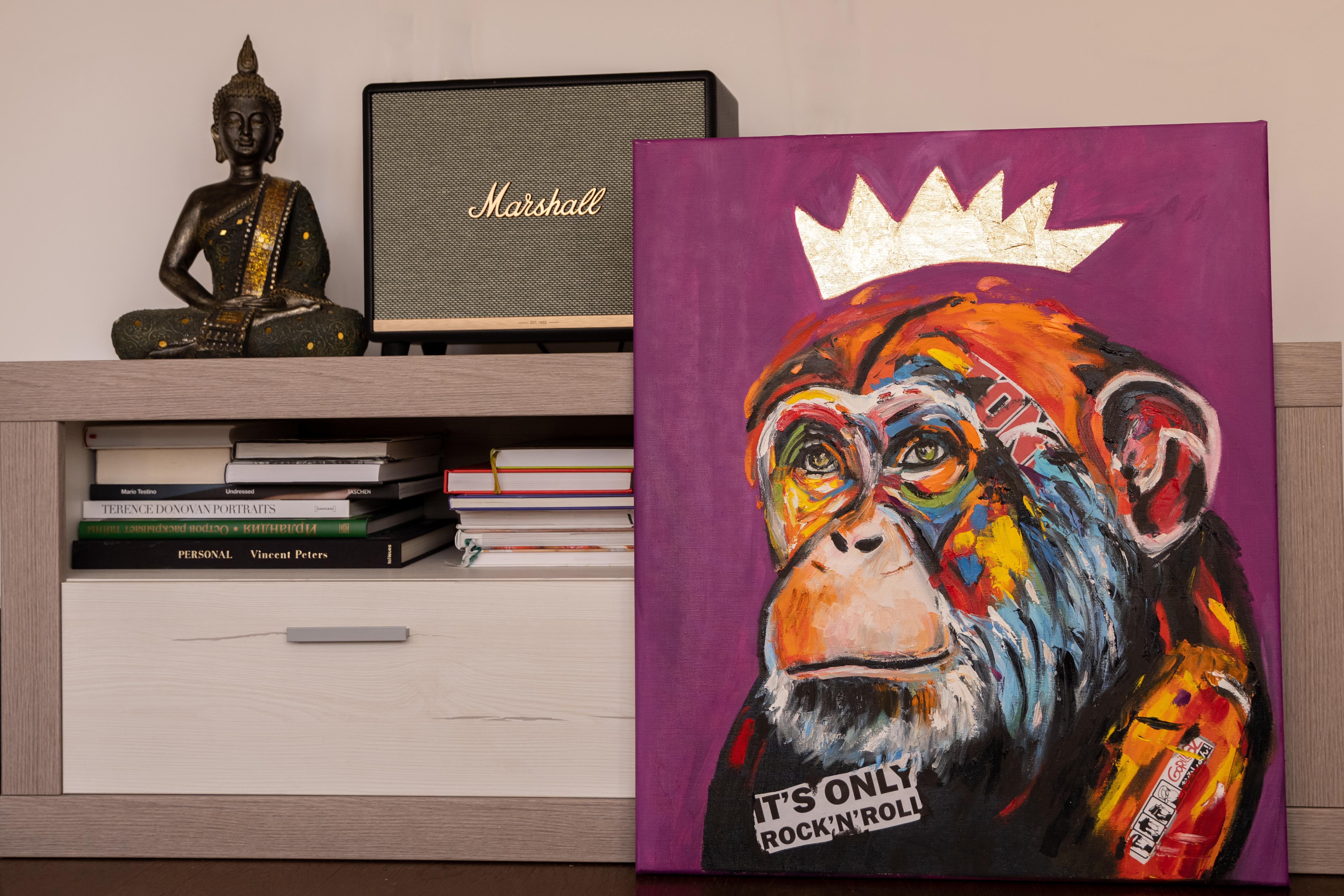 König Affe – Painting von Alina O'Dwyer