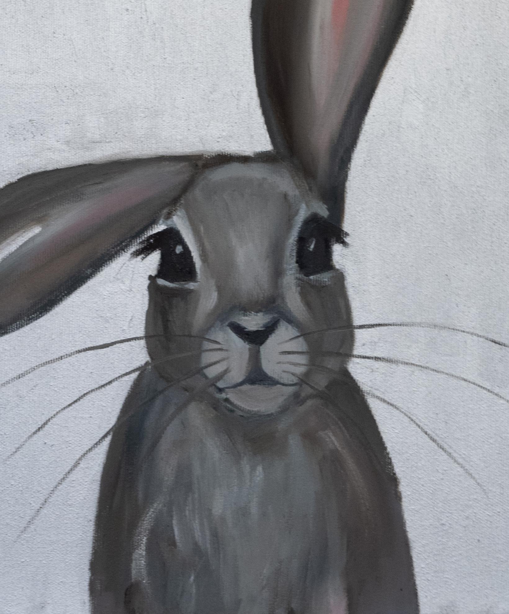 Este encantador óleo está protagonizado por un conejo y continúa mi serie Naturaleza salvaje. Se inspira en los animales que conviven con los humanos y que a menudo pueden ser mascotas. Me encanta el fondo plateado, ya que añade un toque sofisticado