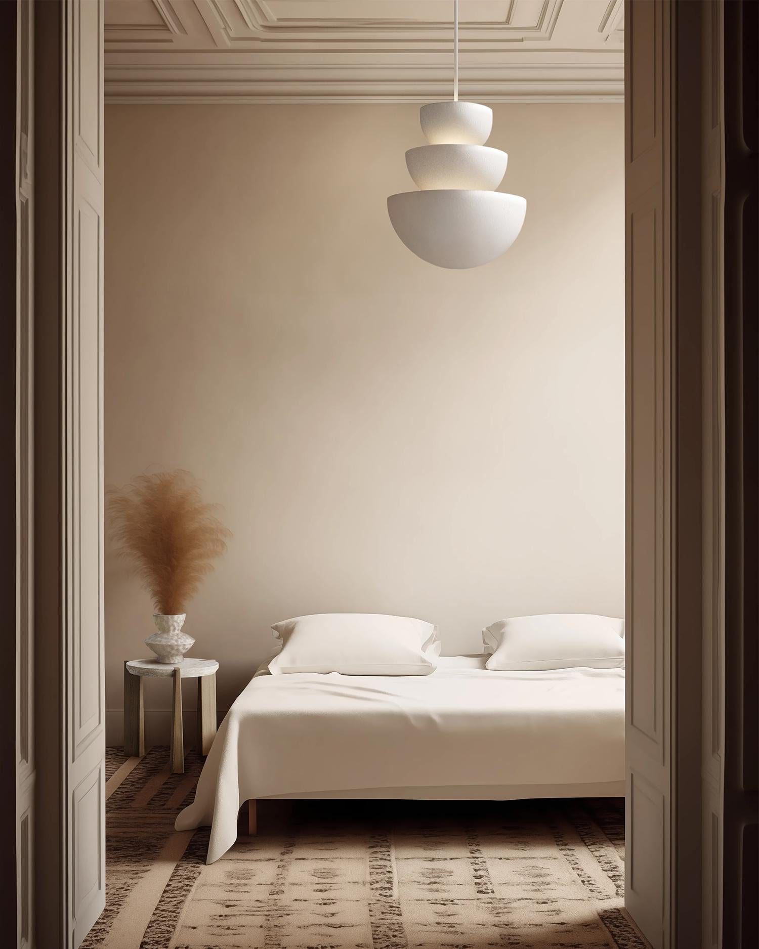 XXIe siècle et contemporain Table d'appoint Aline en travertin et chêne à pieds compensés de Christiane Lemieux en vente