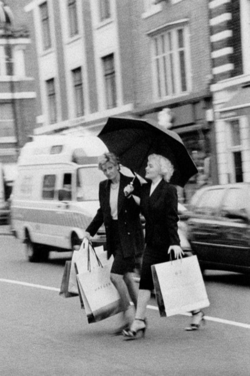 Alison Jackson Black and White Photograph - Diana and Marilyn Shopping, 2001 - this famous women walking with the umbrella