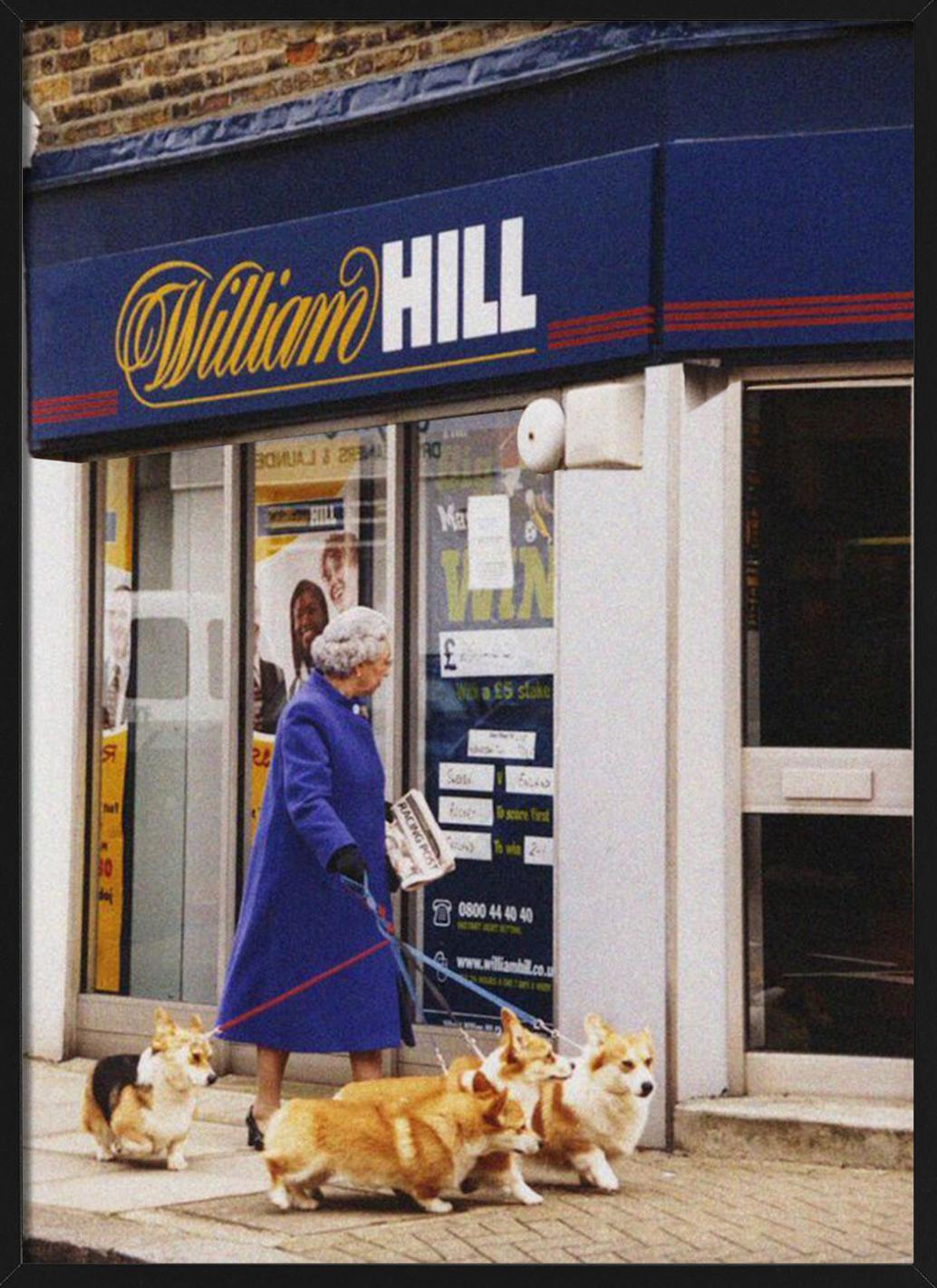 The Queen at William Hill – Walking her Corgies, Fine Art Photography, 2003 im Angebot 1