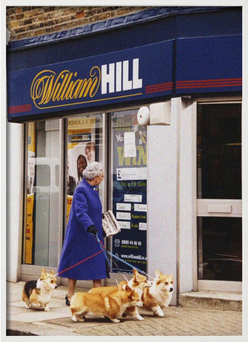 The Queen at William Hill – Walking her Corgies, Fine Art Photography, 2003 im Angebot 4