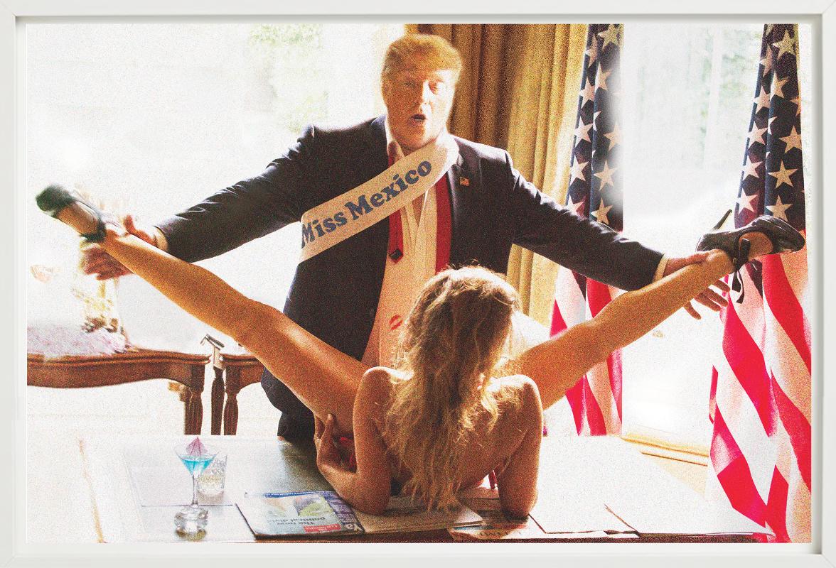 Pantalon Trump par Alison Jackson en vente 3