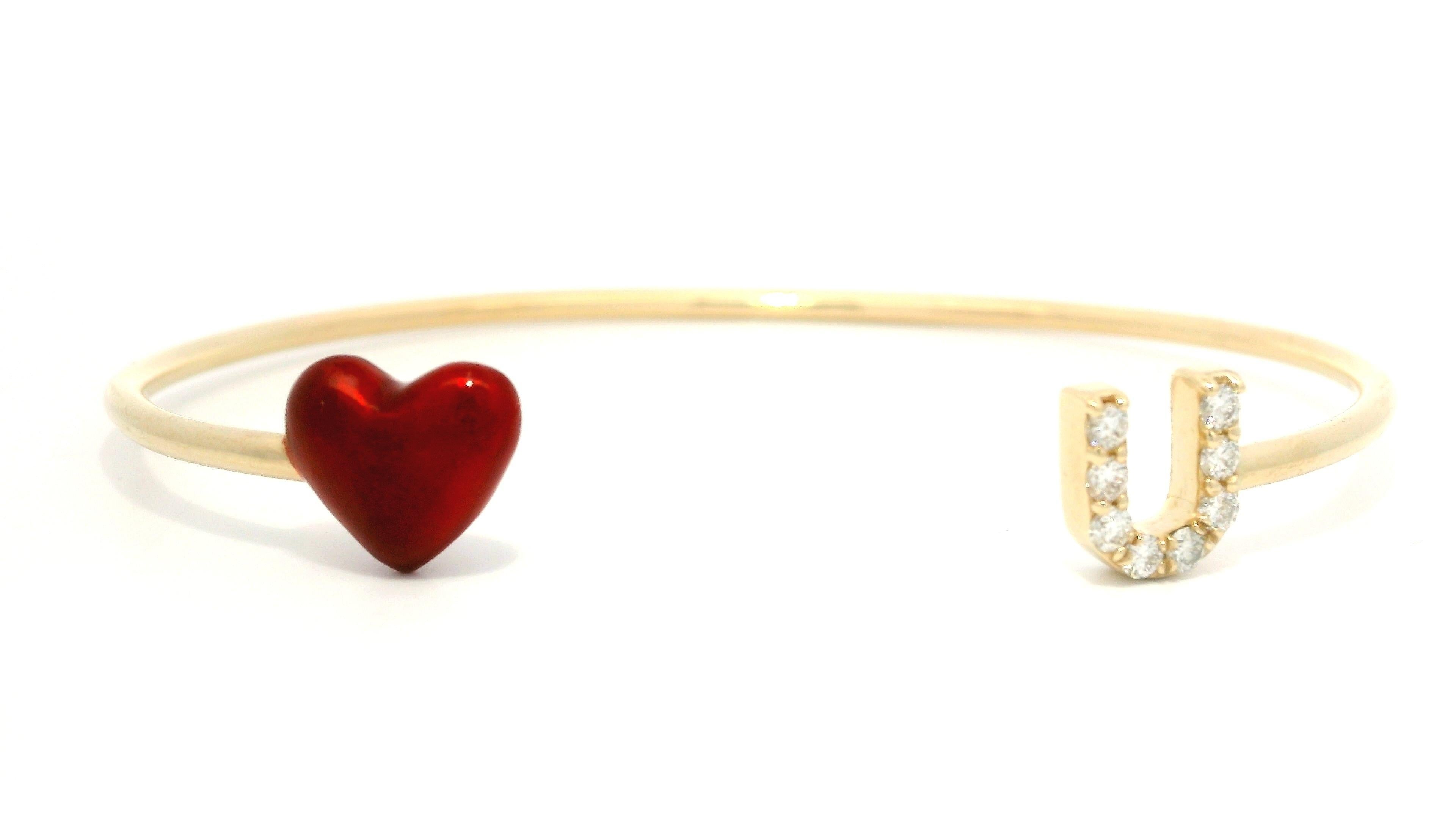 --Pierre(s) :...
(8) Diamants naturels authentiques - taille ronde brillante - sertis - belle couleur blanc brillant - 0,20ctw (approx.)

MATERIAL : Or jaune 14k massif et émail rouge vif
Poids : 8,80 grammes
Type : Bracelet ouvert
Taille : S'adapte