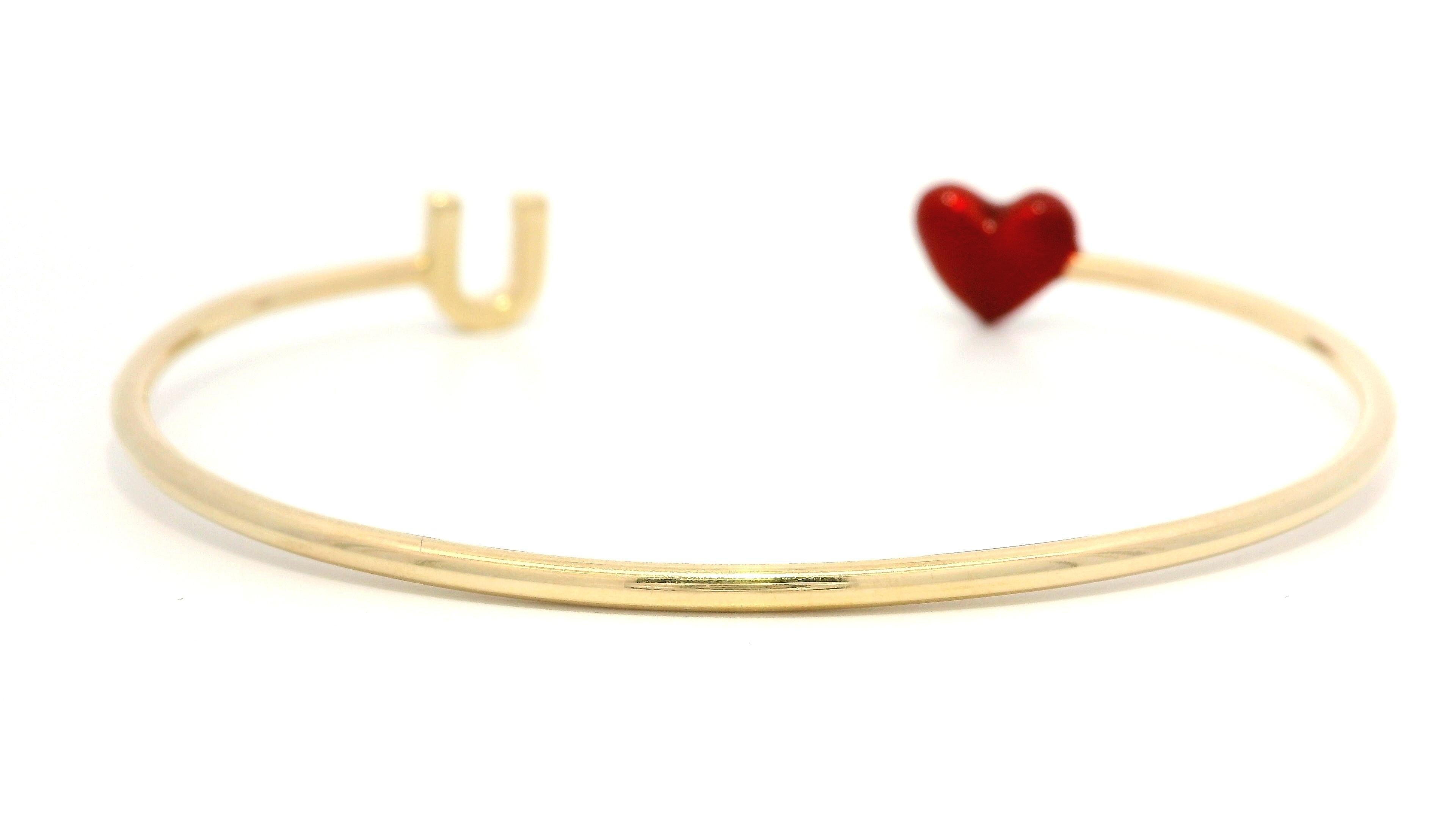 Alison Lou, manchette ouverte Heart Love You en or jaune 14 carats, diamants et émail rouge Pour femmes en vente