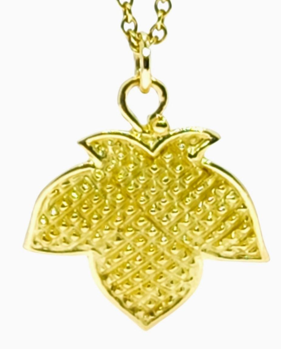 Alison Nagasue is known for her textures in Gold. She applies a beautiful beaded pattern on the Maple Leaf pendant. Green Gold is a favorite alloy of gold because it shines like the sun. If you have one of her collection, look at it at the beach in