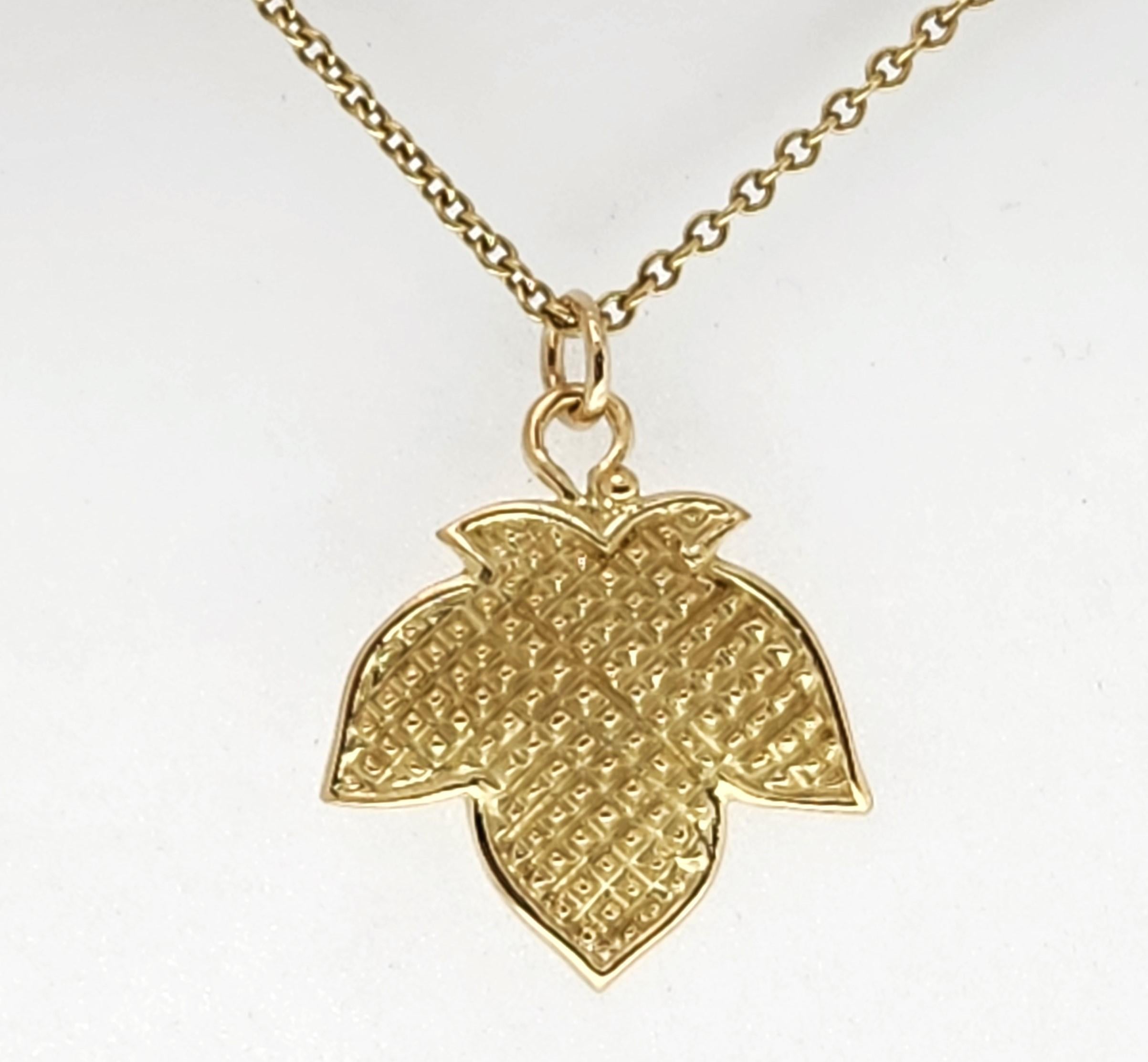 Alison Nagasue Beaded Maple Leaf in 18K Green Gold Pendant In New Condition For Sale In Rutherford, NJ