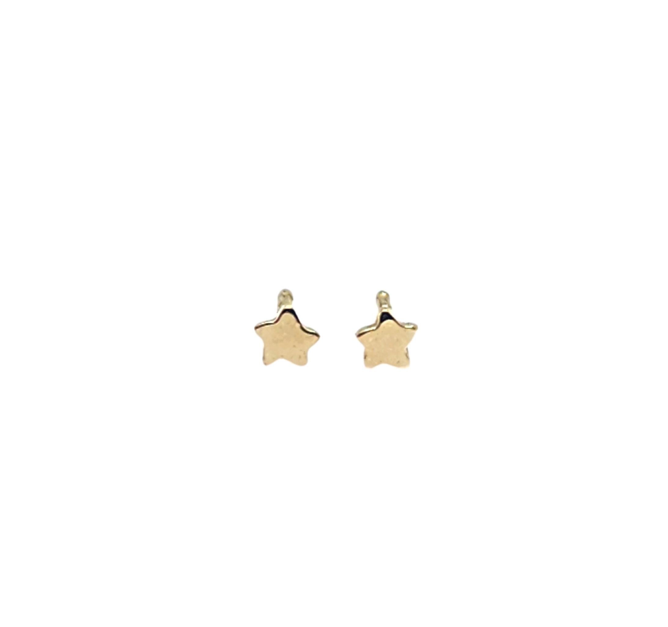 Alison Nagasue Star Power Mini Stud Earrings in 18K Gold In New Condition For Sale In Rutherford, NJ