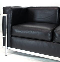 Alivar Canapé trois places en cuir noir Le Corbusier