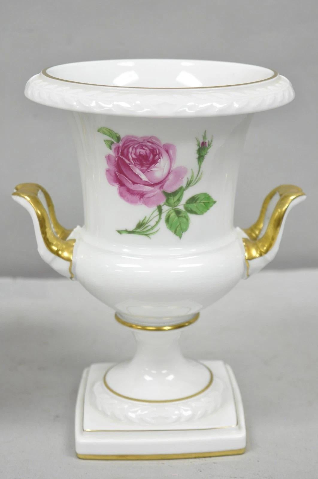 Vittoriano Alboth & Kaiser, porcellana francese dipinta a rosa, coppa trofeo ornamento coppia in vendita