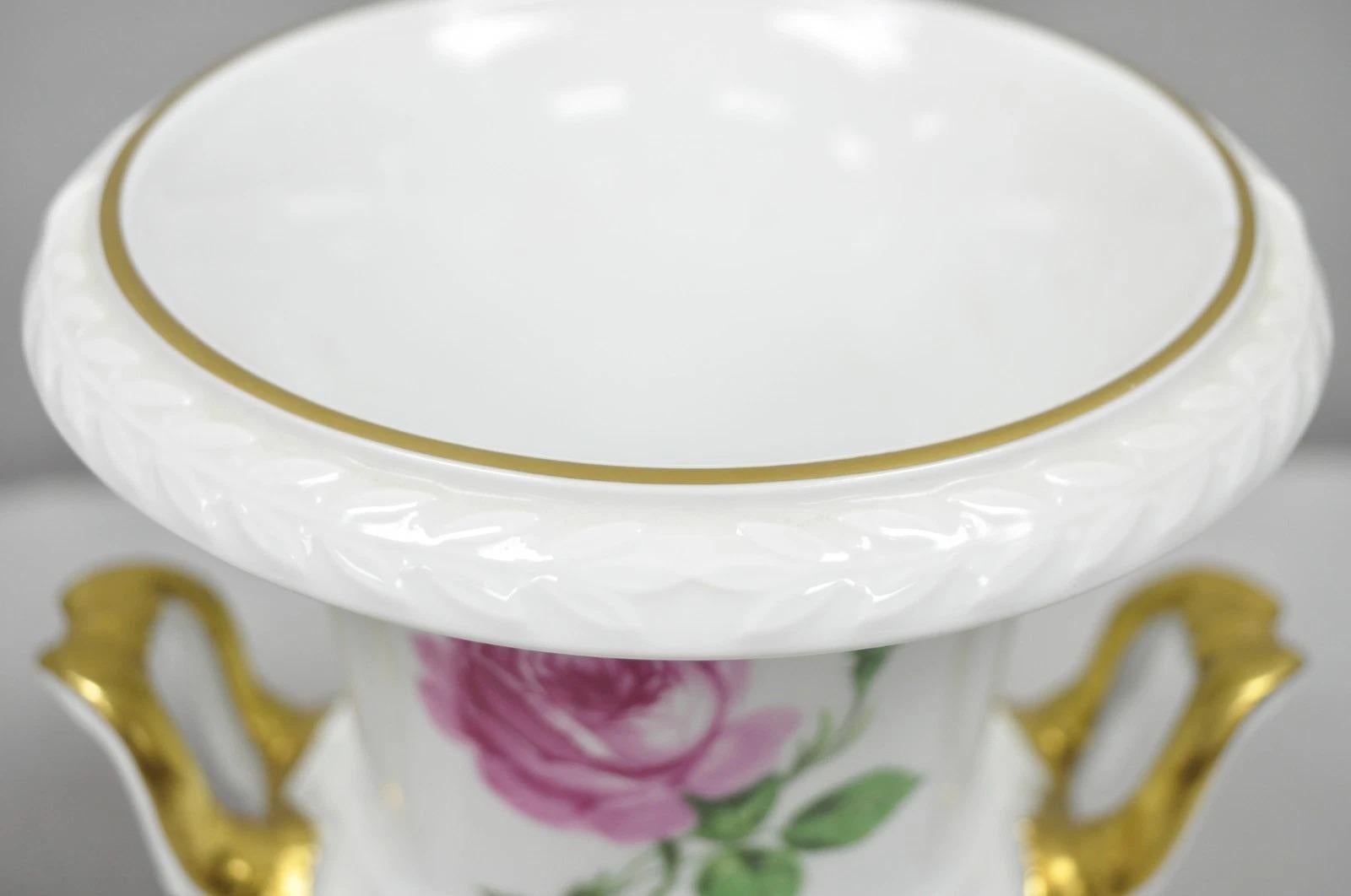 XX secolo Alboth & Kaiser, porcellana francese dipinta a rosa, coppa trofeo ornamento coppia in vendita