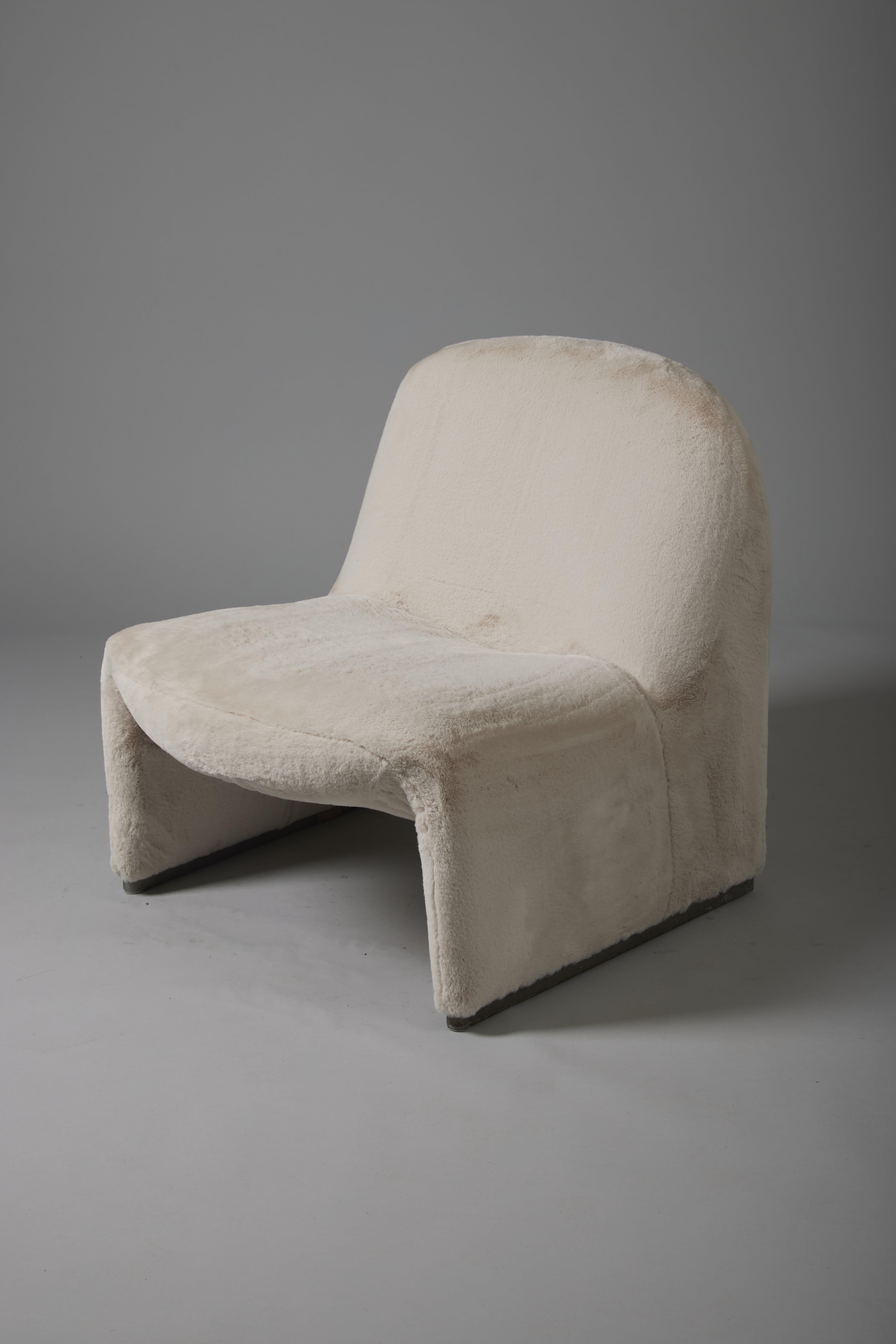 Alky armchair by Italian designer Giancarlo Piretti for Artifort, 1970s. The structure is covered with thermoformed foam, and the base is made of aluminum. Good condition. This armchair has been reupholstered with a high-end bouclé fabric in shades
