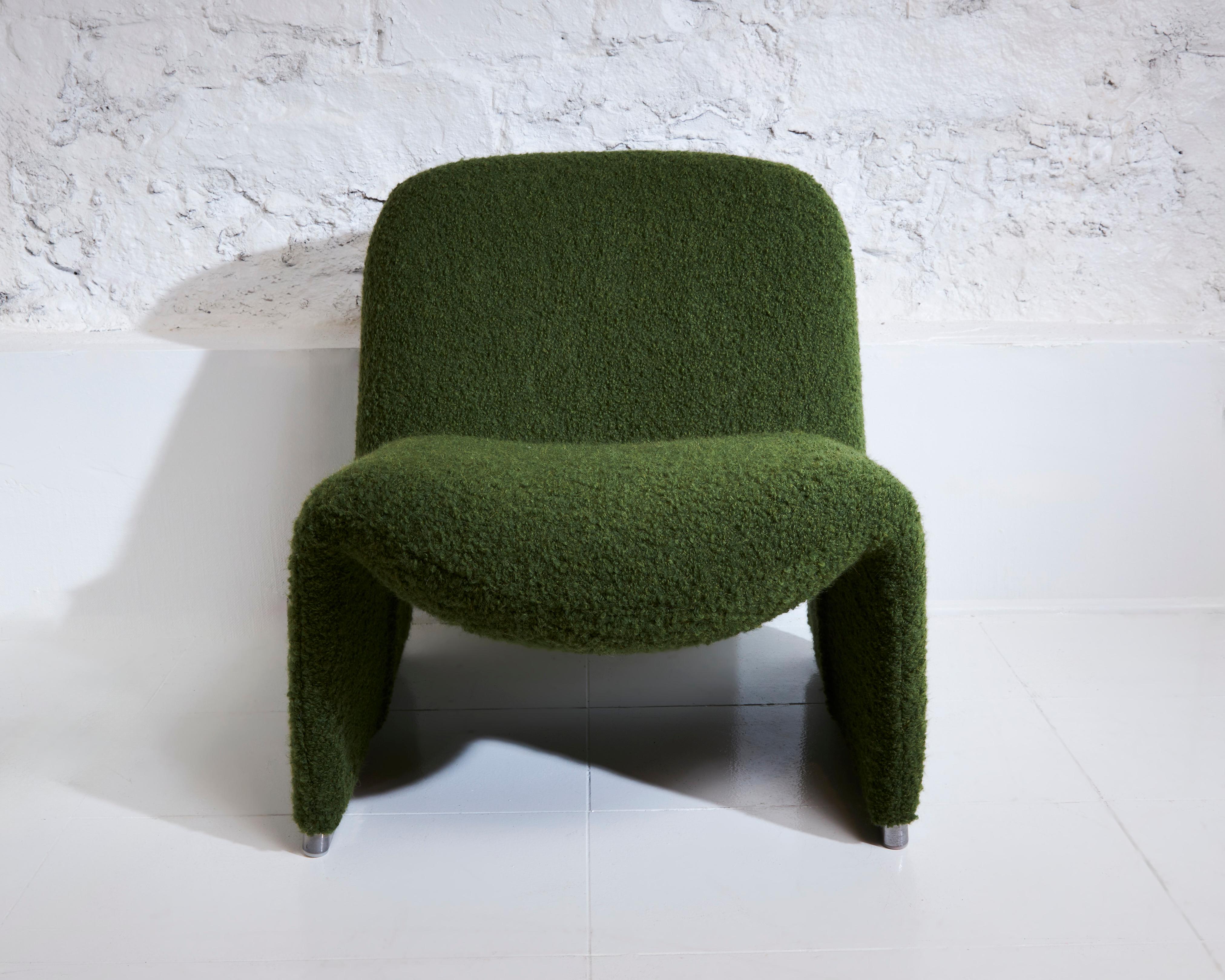 The Alky armchair, created by Giancarlo Piretti in the late 1960s, continues to captivate with its distinctive lounge chair design, which remains unparalleled even today. This multifunctional armchair seamlessly blends comfort, design, and